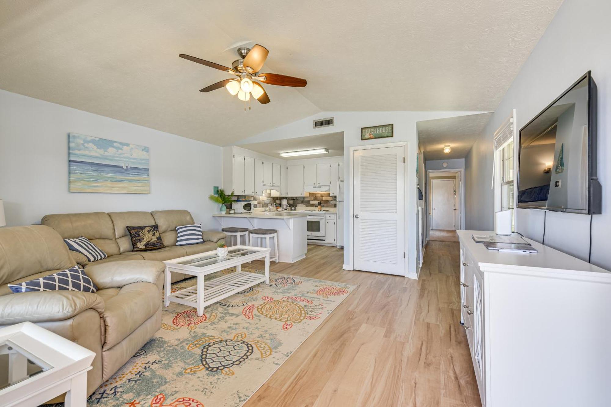 Pcb With Private Balcony And 3 Pools! Apartment