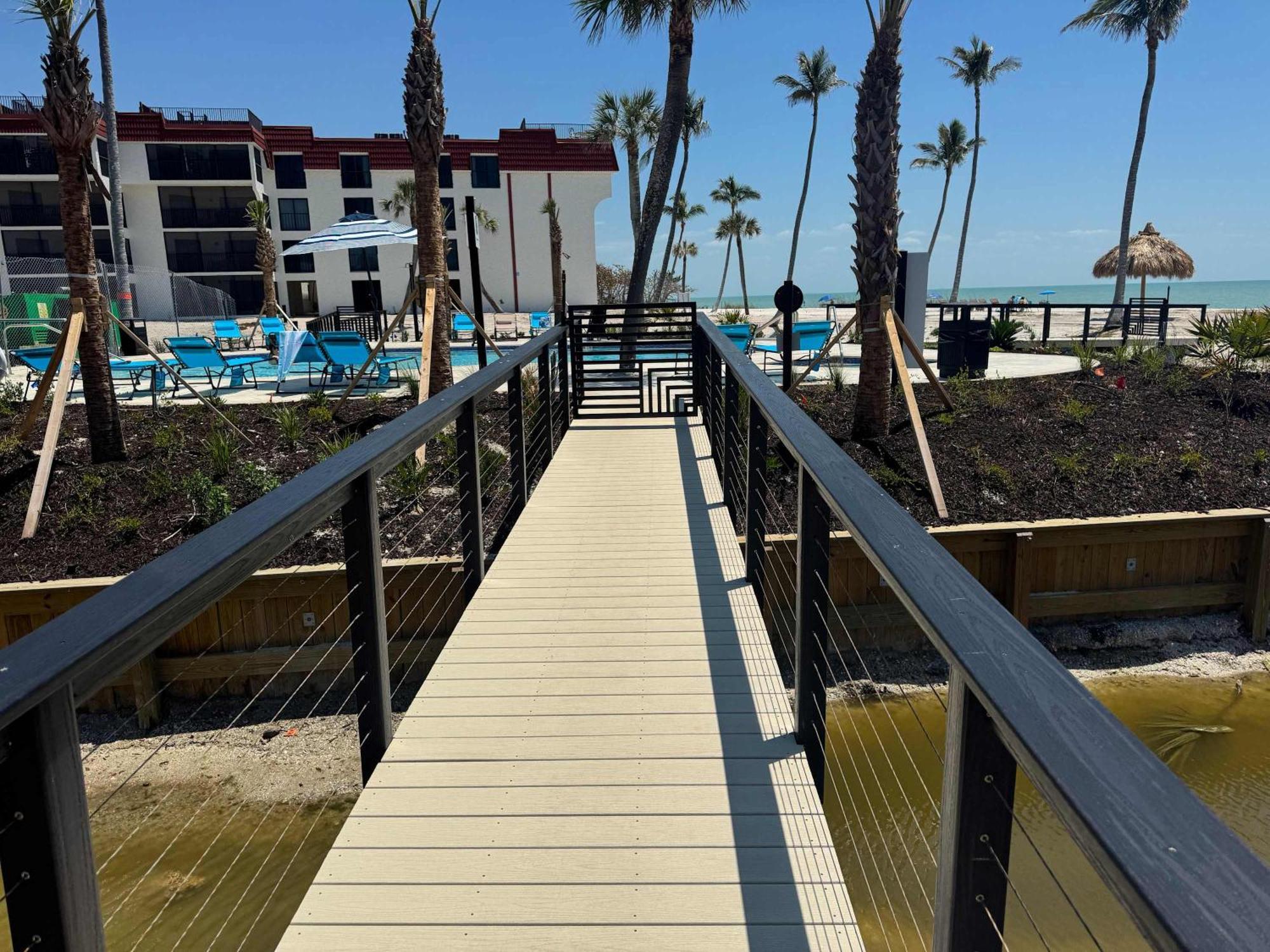 Gorgeous At Pointe Santo, Fantastic Amenities, Walk Out Patio, And Direct Gulf Views Sanibel