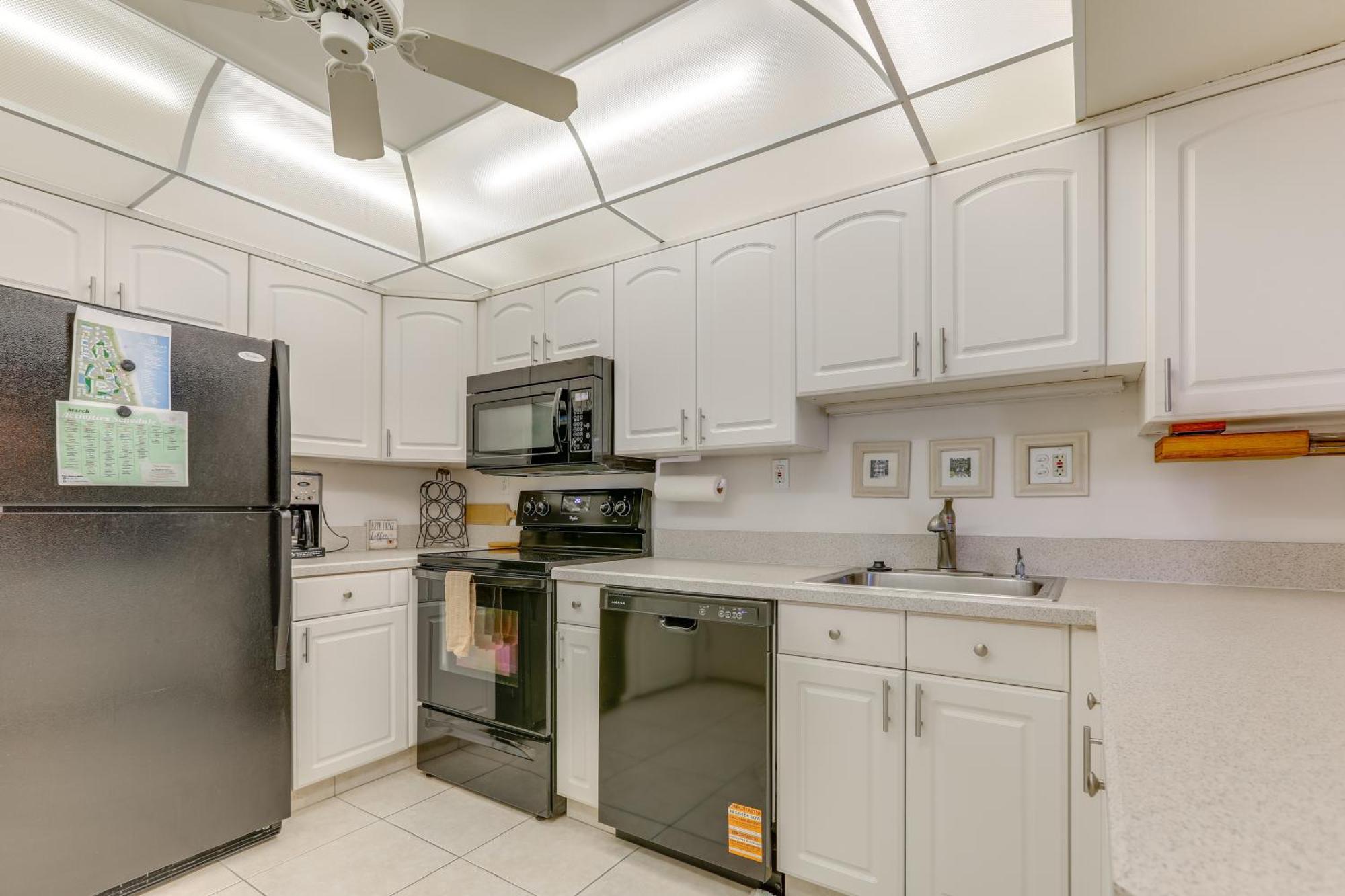 Sunny Ocean Village Community Pool Apartment *