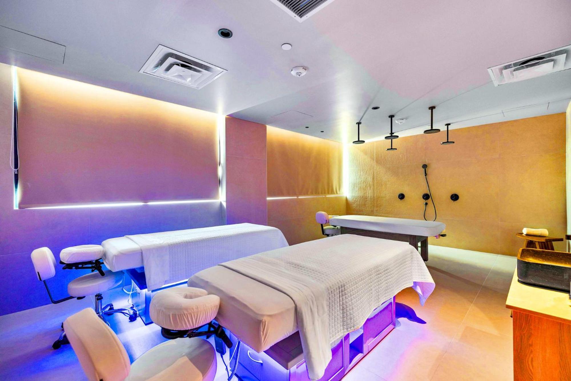 Luxury Panoramic Views - The Ultimate Downtown Getaway Apartment