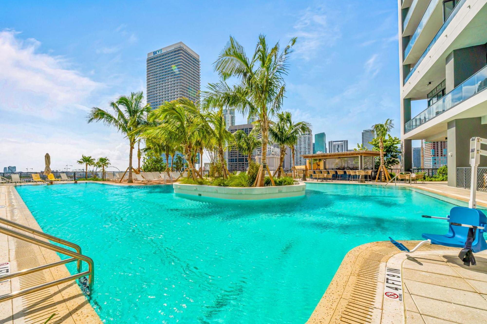 Free Parking! Luxury In Downtown Apartment *
