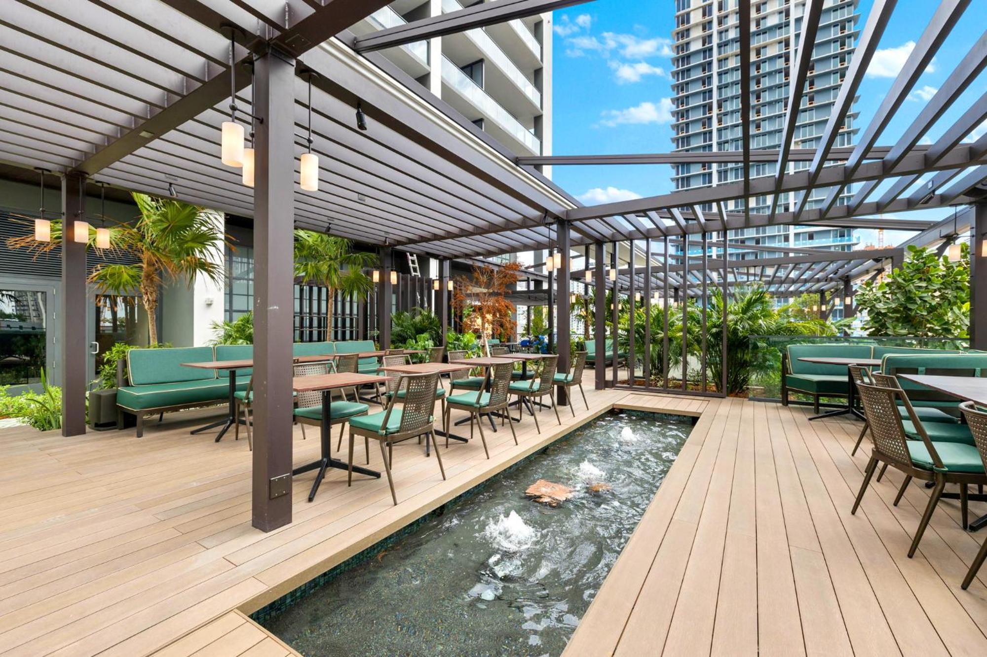 Free Parking! Luxury In Downtown Apartment *