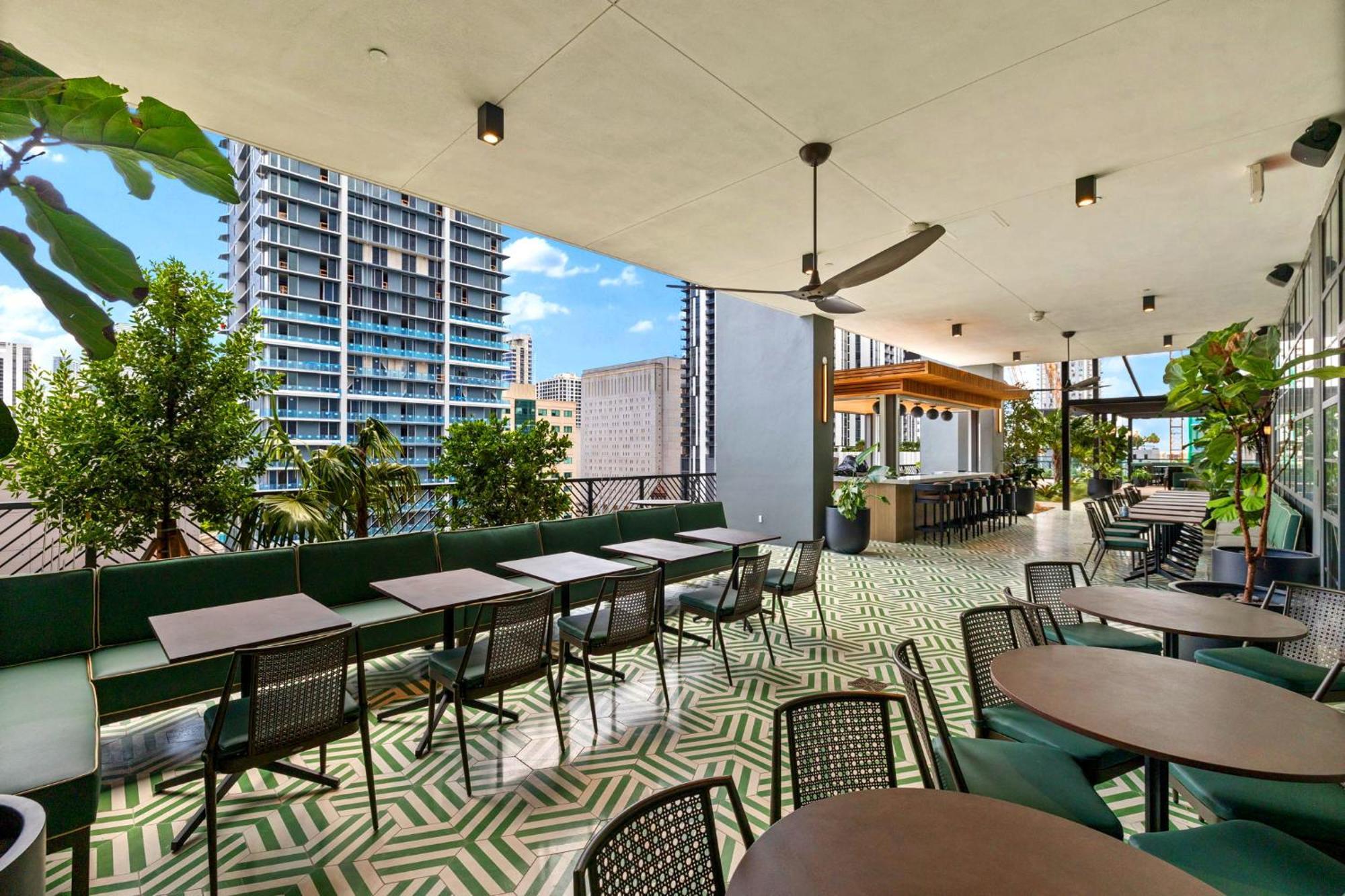 Free Parking! Luxury In Downtown Miami