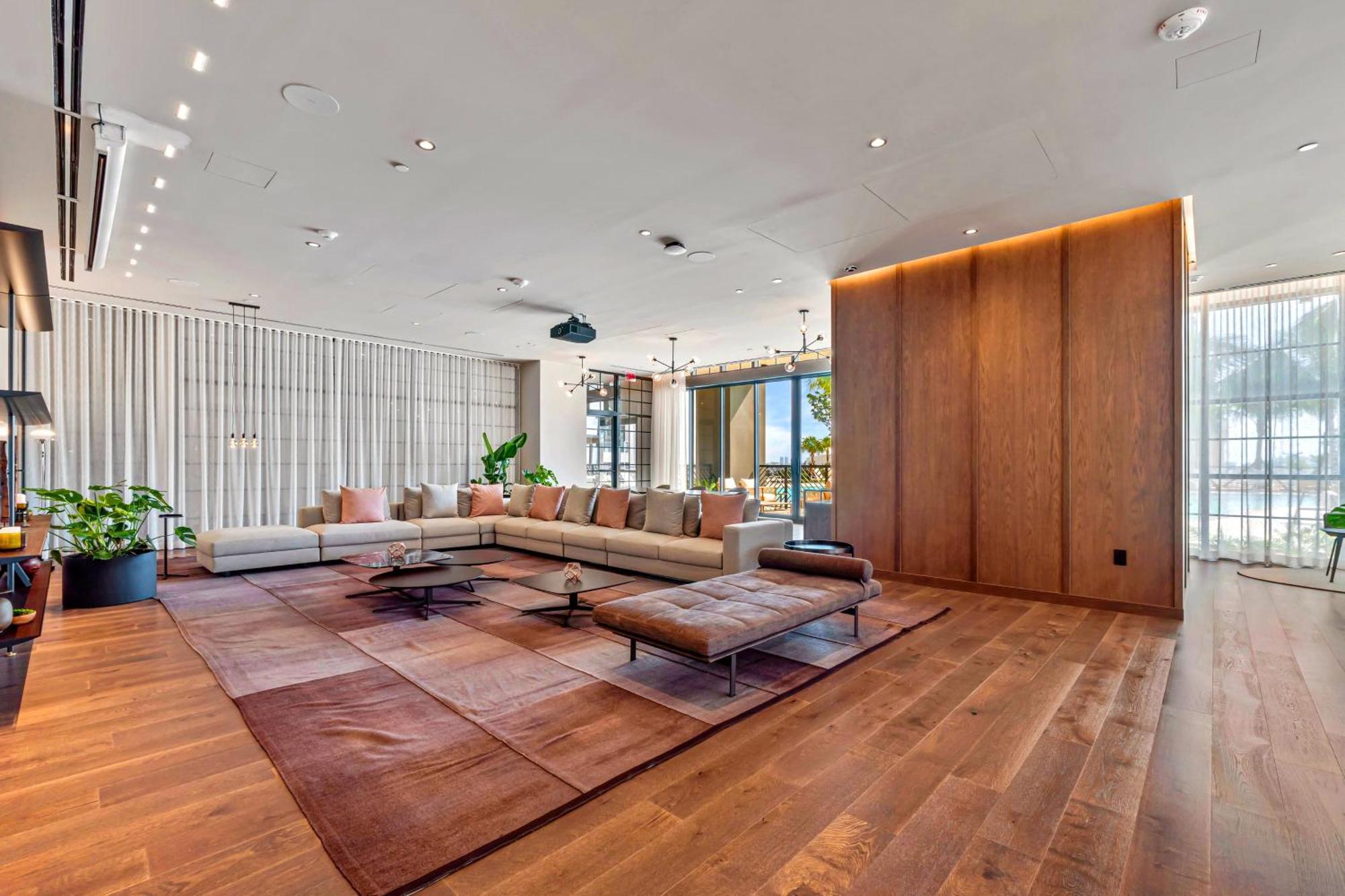 Exclusive W Free Parking & Facilities In-room * Miami