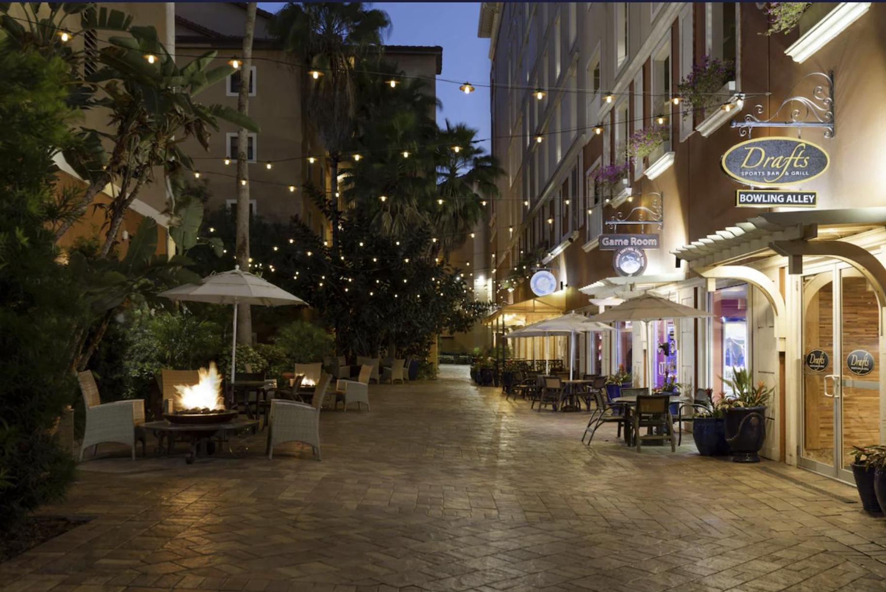 Westgate Lakes & 4*
