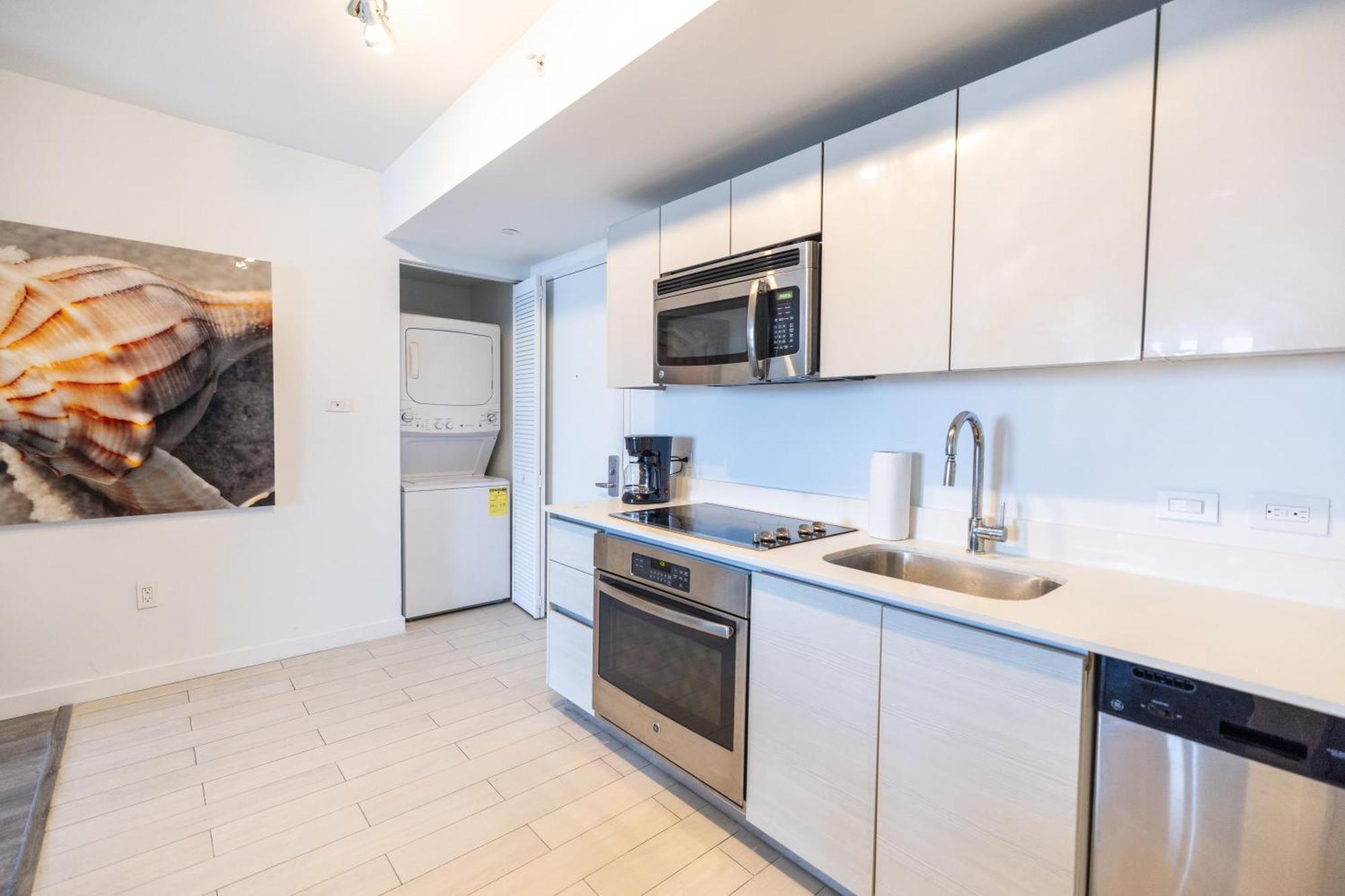 Water View Building With Pool - 5-min Walk To The