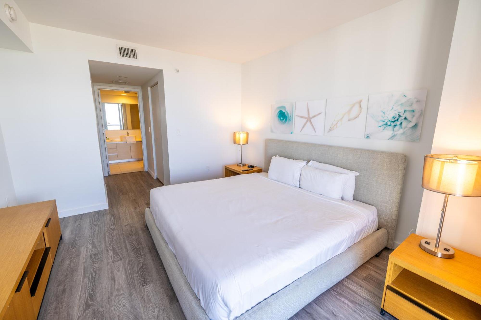 Water View Building With Pool - 5-min Walk To The Hallandale Beach