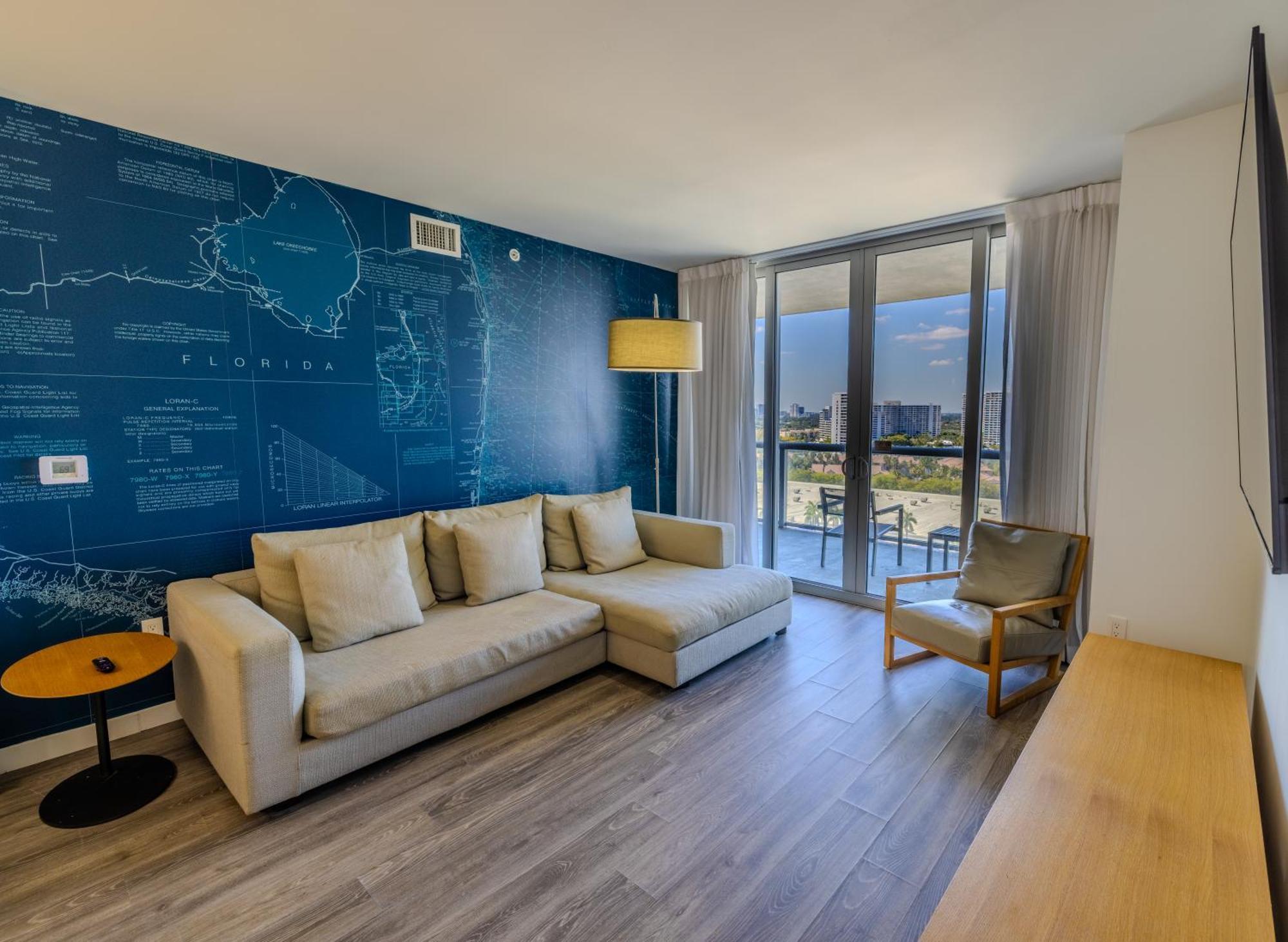 Water View Building With Pool - 5-min Walk To The Hallandale Beach