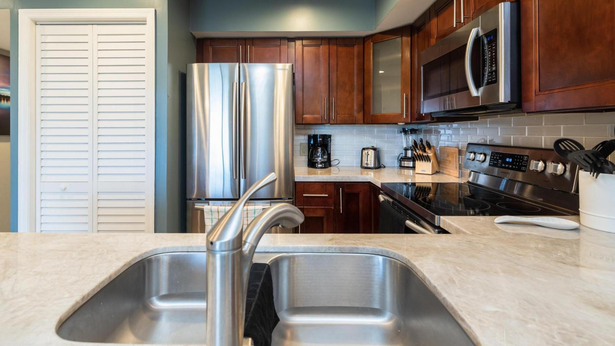 Apartment 2402 Ocean Pointe *