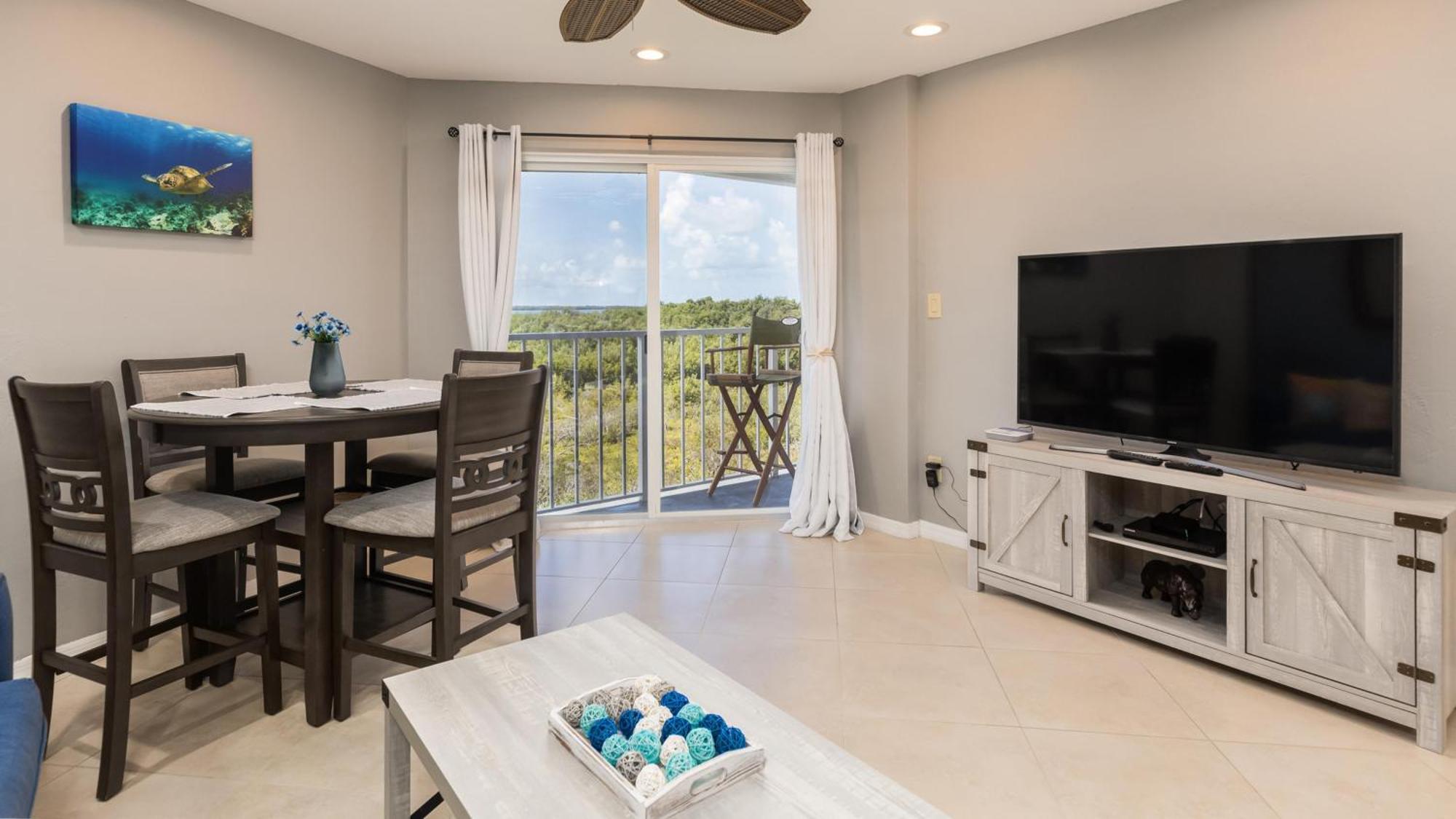 2402 Ocean Pointe Apartment *