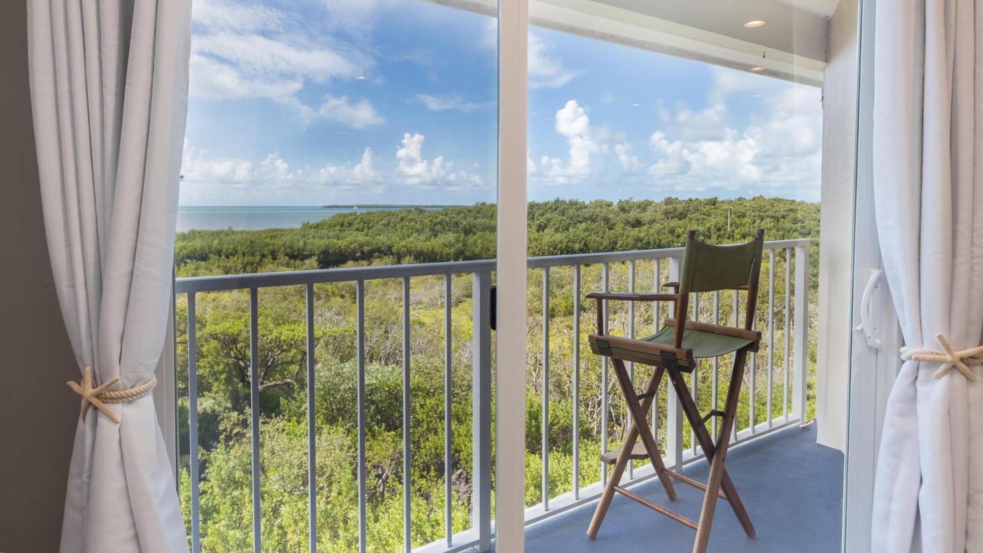 2402 Ocean Pointe *