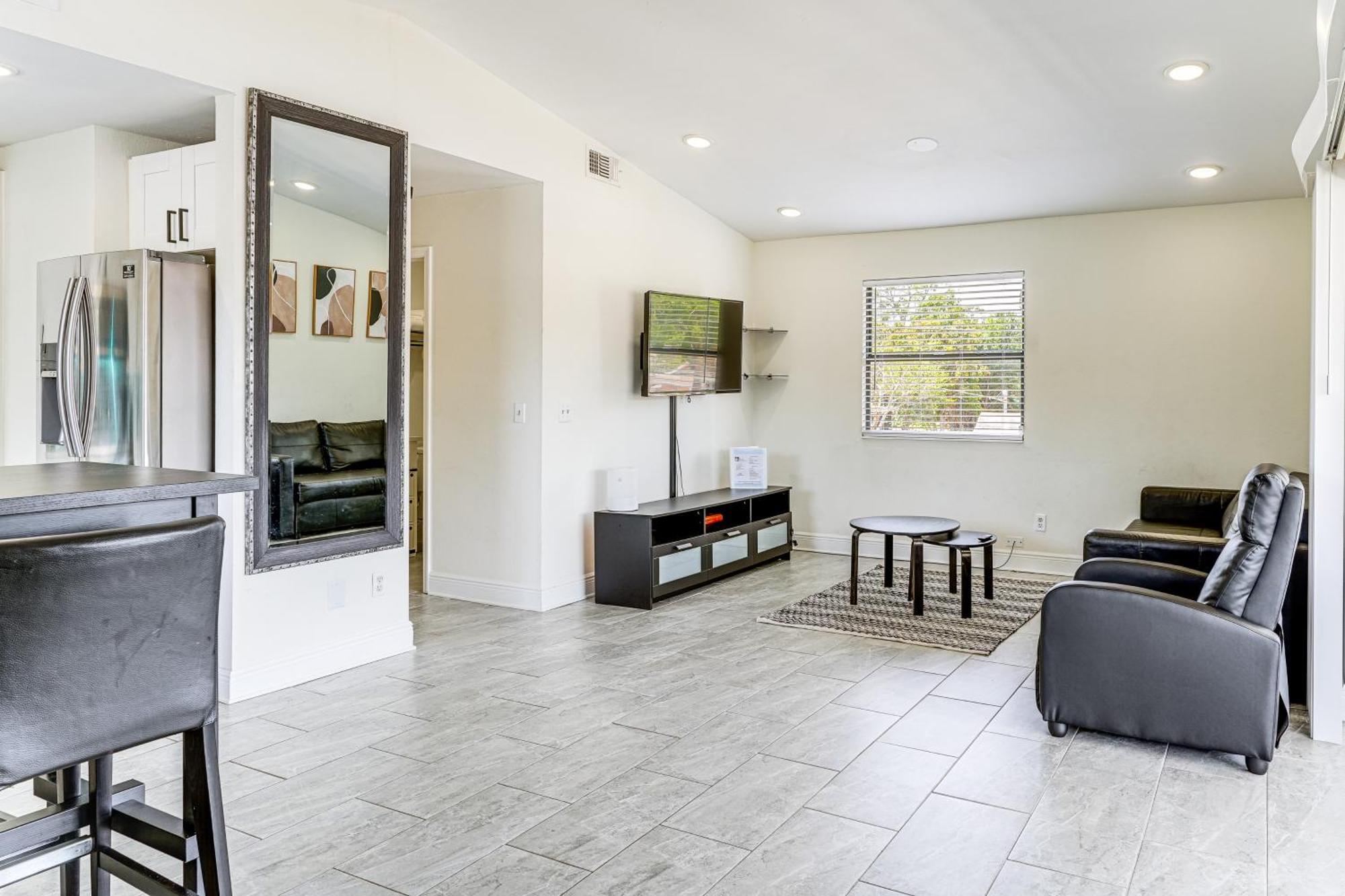 Sanctuary Near Airport And Sports Venues!