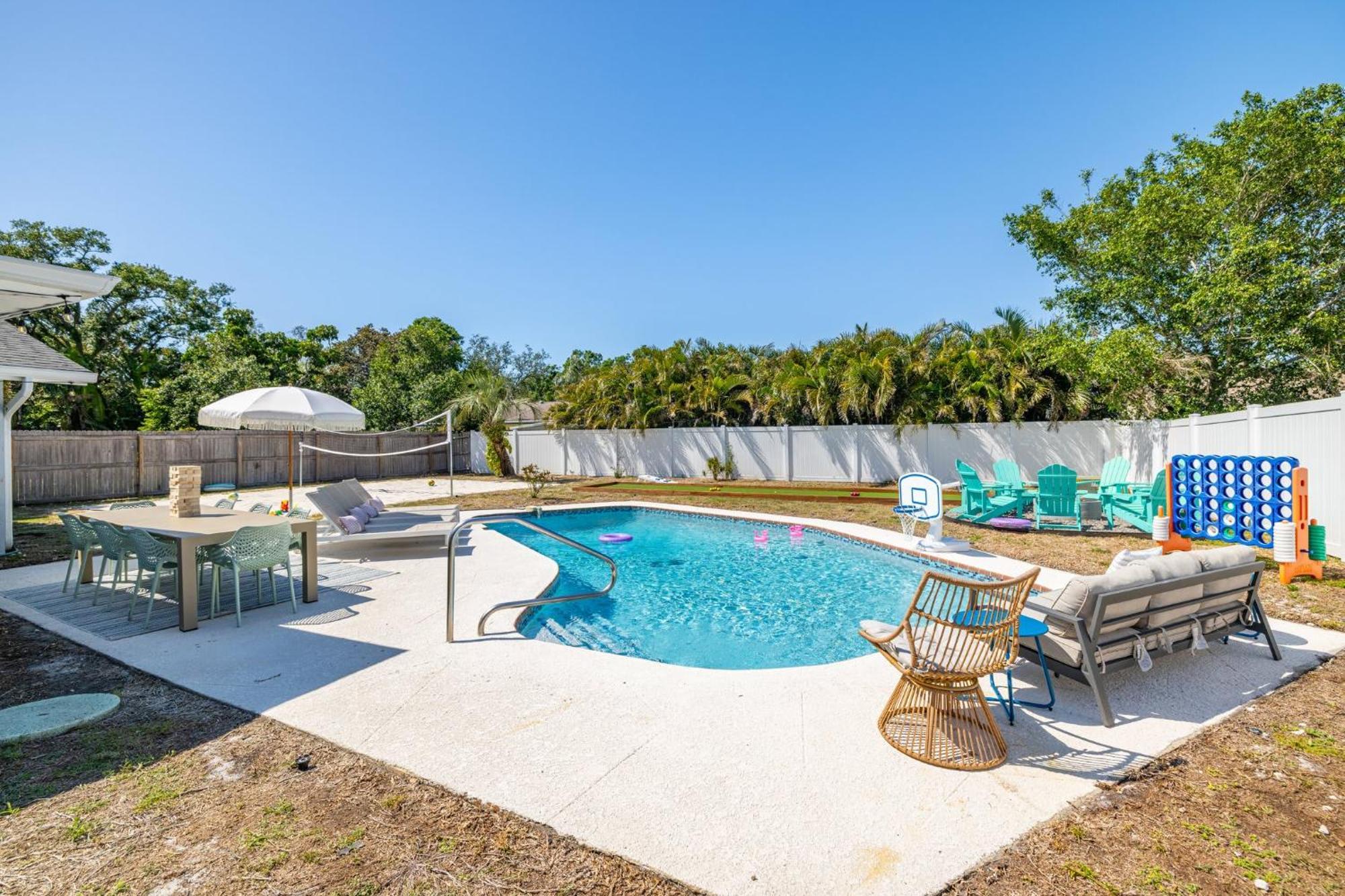 Holiday home Backyard Oasis W Volleyball Mins To Seminole