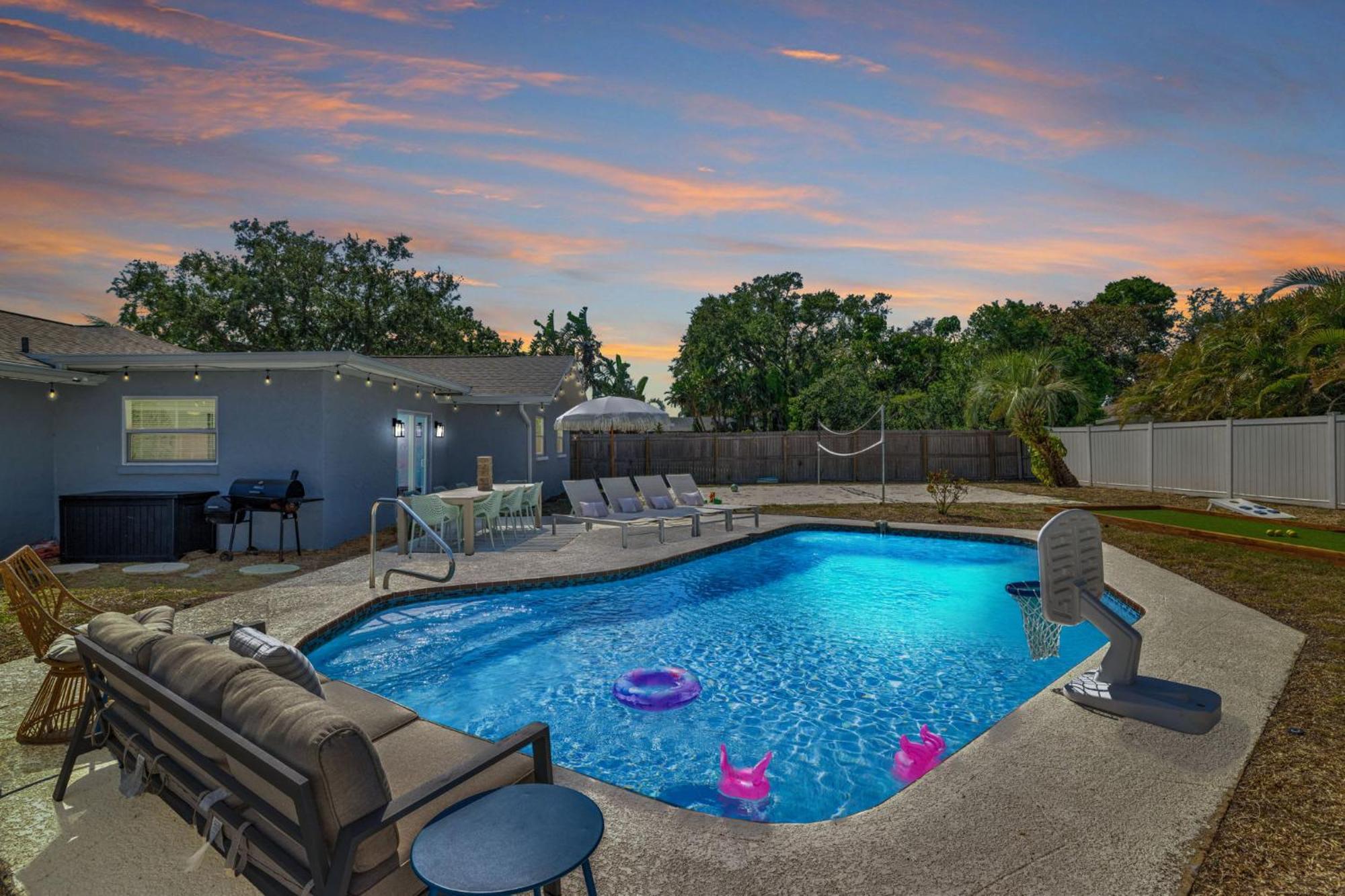 Backyard Oasis W Volleyball Mins To * Seminole