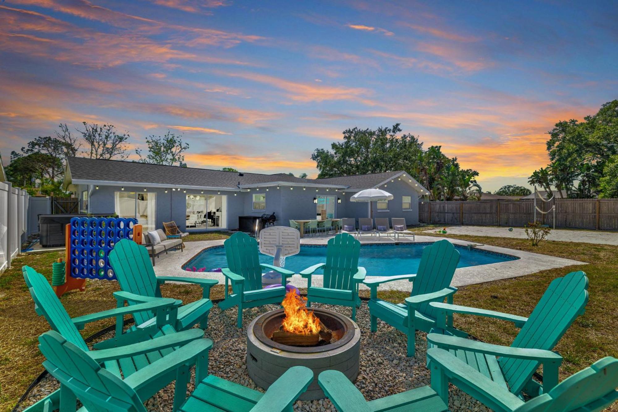 Backyard Oasis W Volleyball Mins To