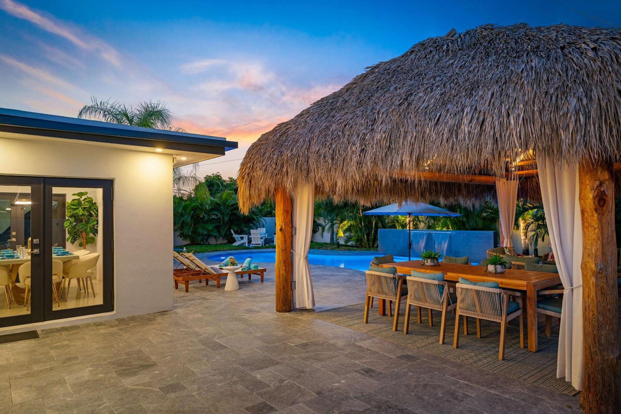 Tiki Hut Paradise Mins To W Fire Pit Holiday home Fort Lauderdale