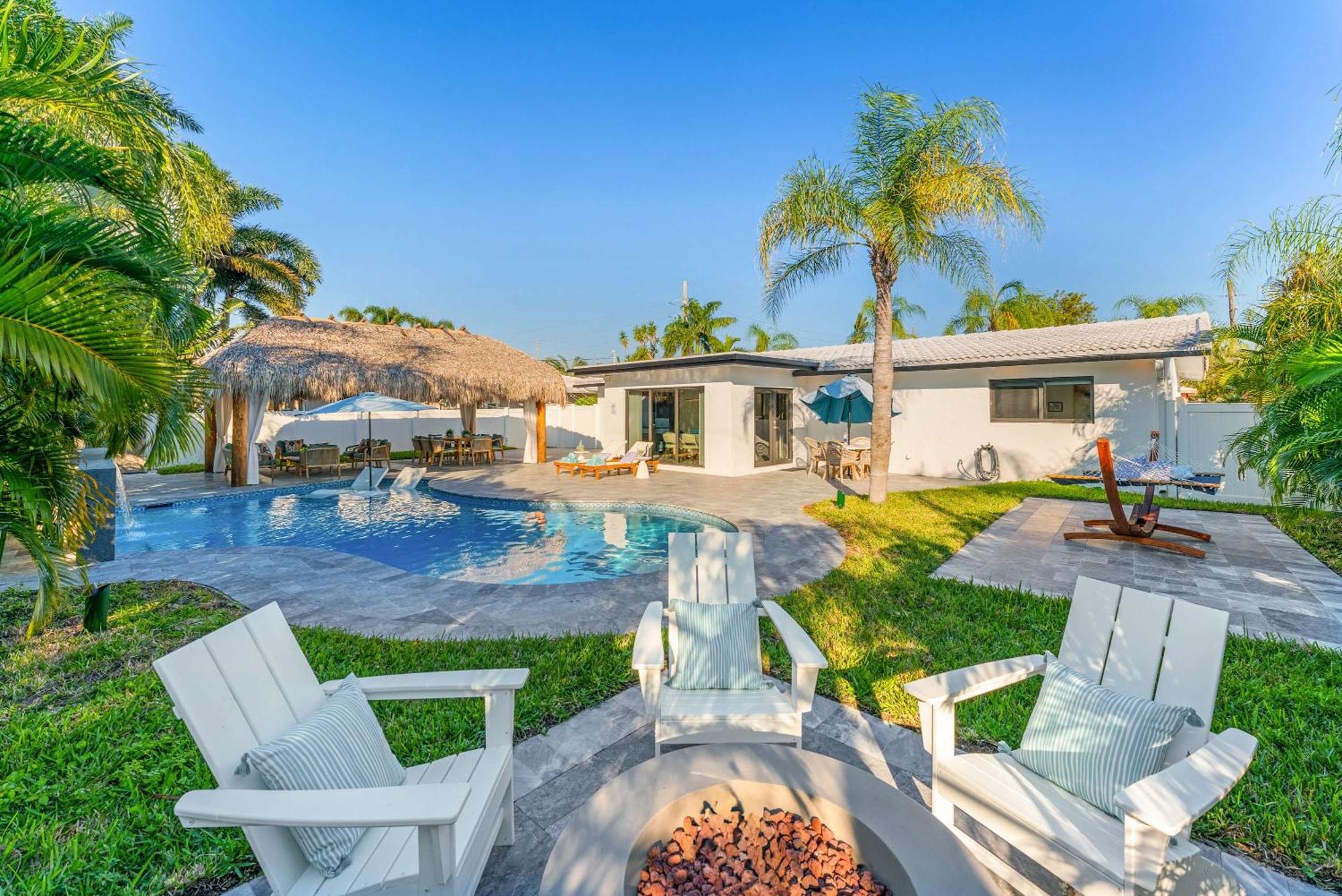 Tiki Hut Paradise Mins To W Fire Pit Holiday home *