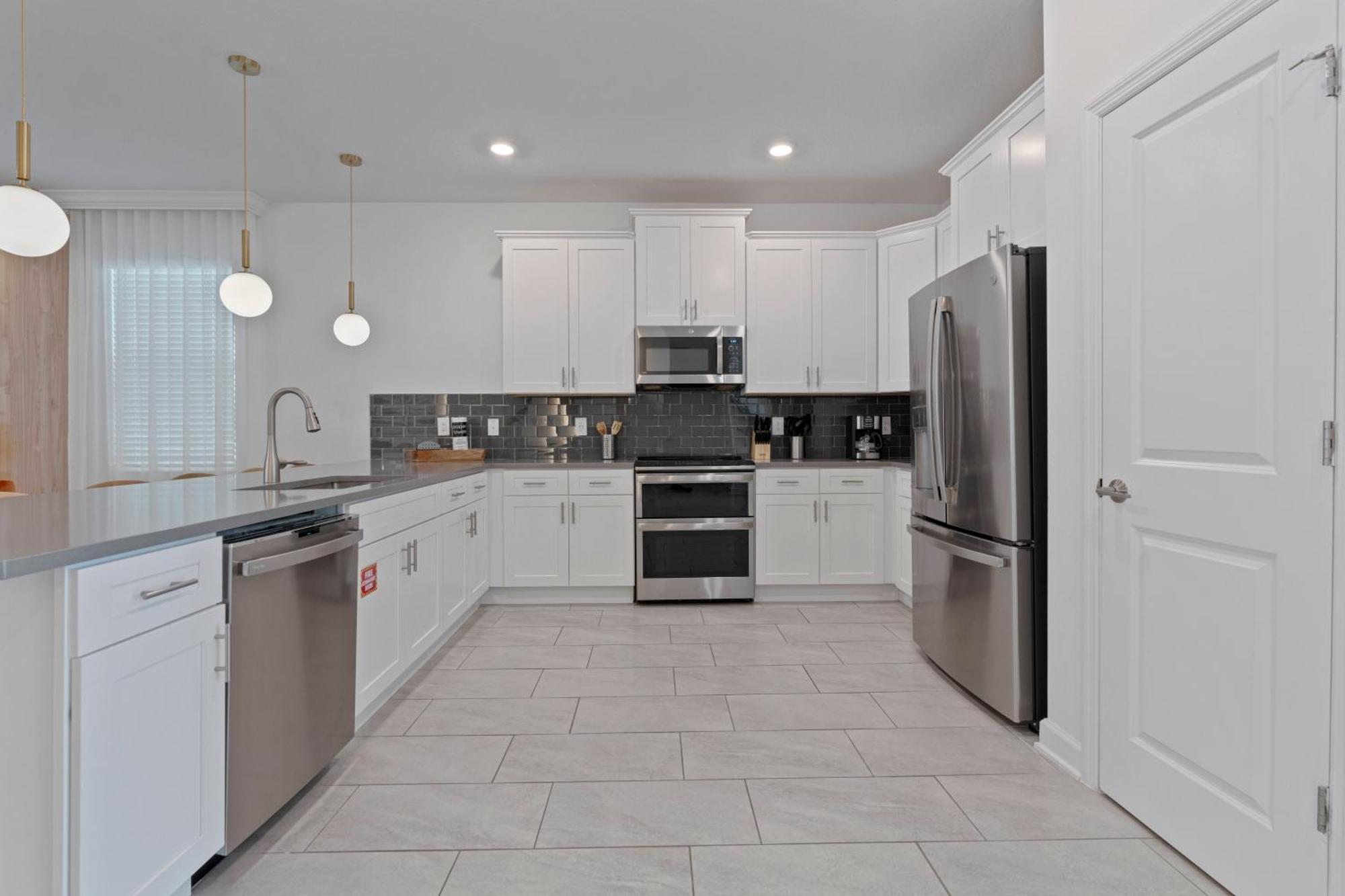Brand New 9 Bedrooms5 Baths At Storey *