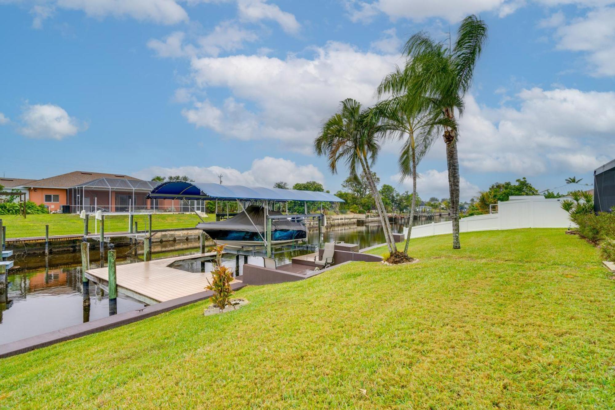 Canal-front With Dock And Lanai In Cape Coral! Holiday home