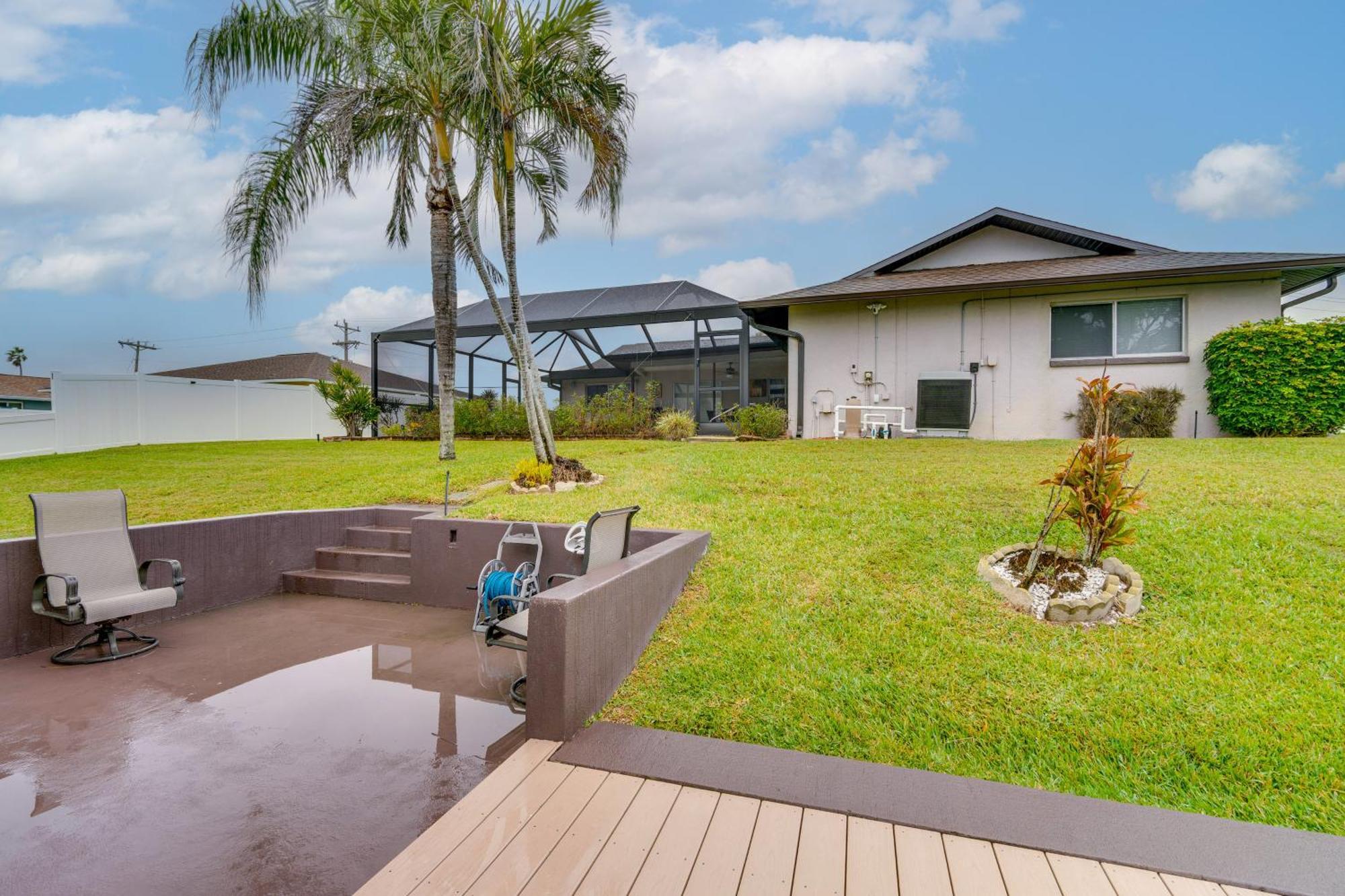 Holiday home Canal-front With Dock And Lanai In Cape Coral! *