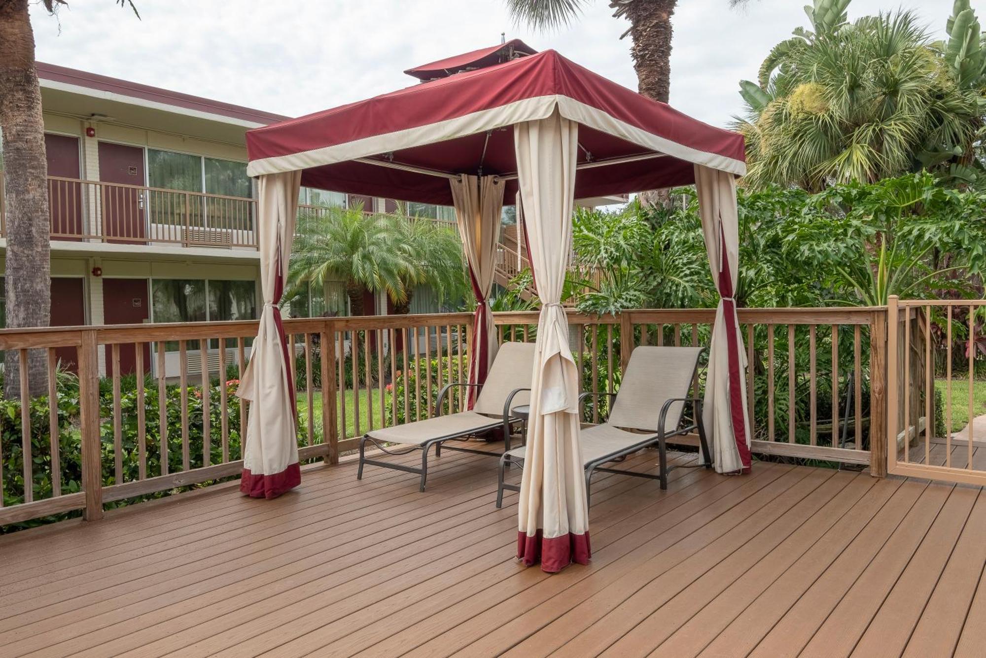 Red Roof Plus+ & Downtown-5th Ave S Hotel Naples