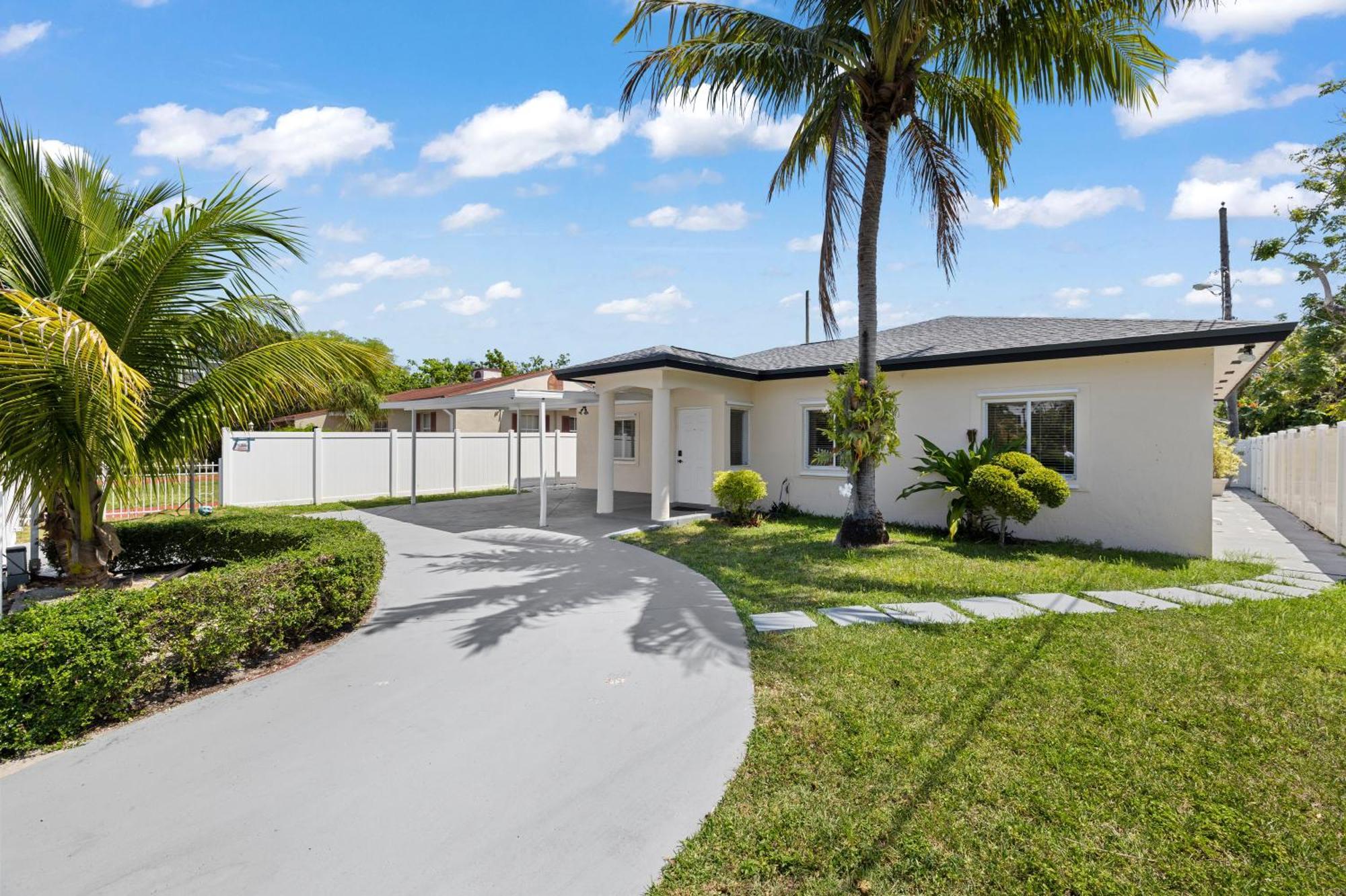 The Vibrant Retreat - With Private Patio