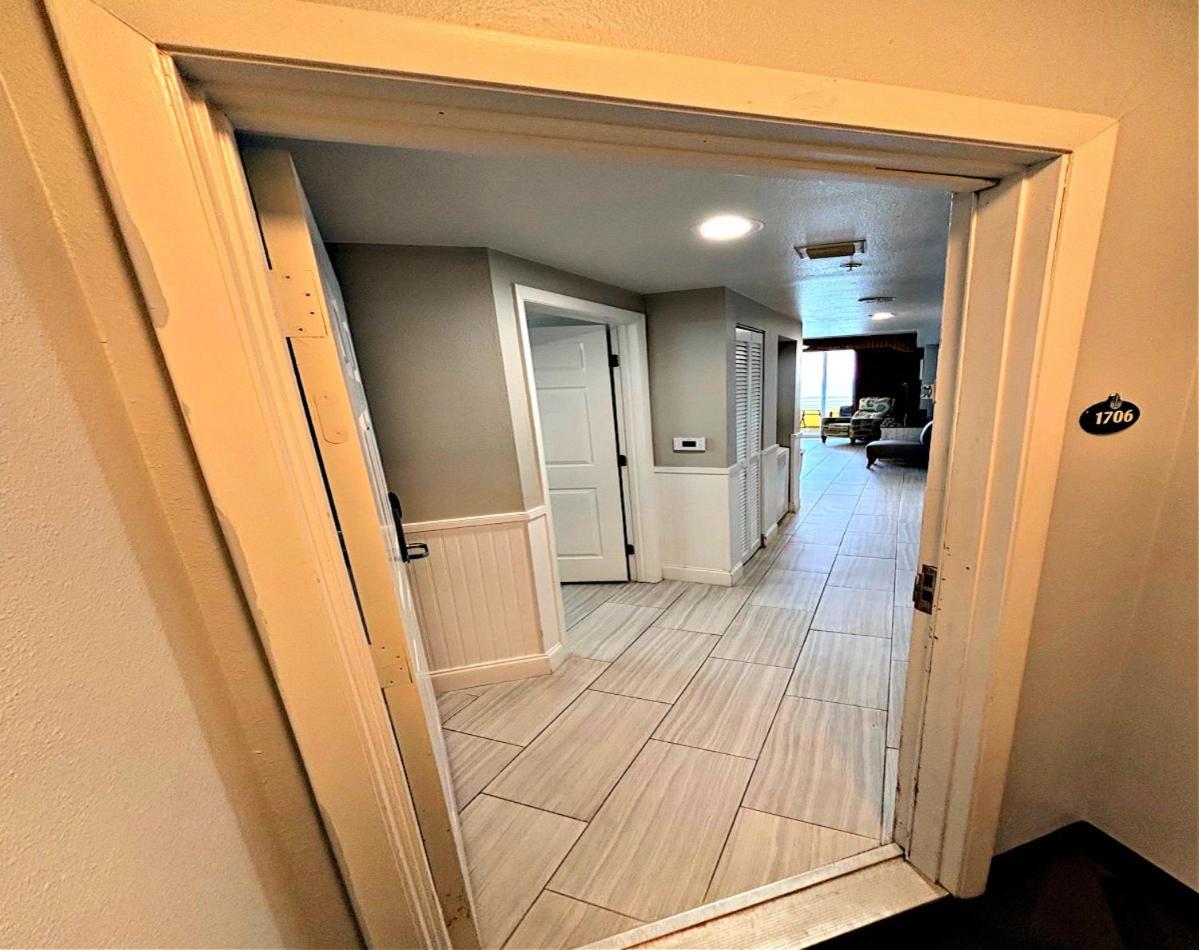Vacation In Comfort And Luxury - 1 Bedroom Direct Oceanfront - Wyndham Ocean Walk 1706 Apartment *