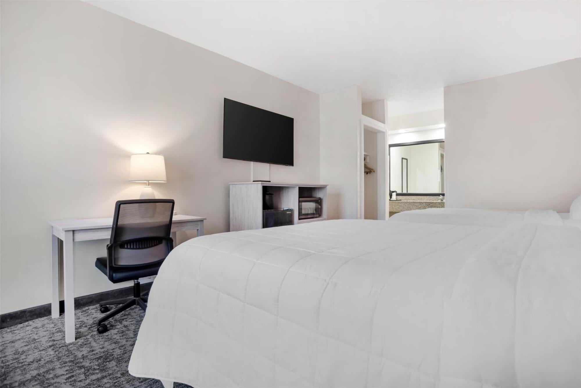Western Waterfront Hotel 3*