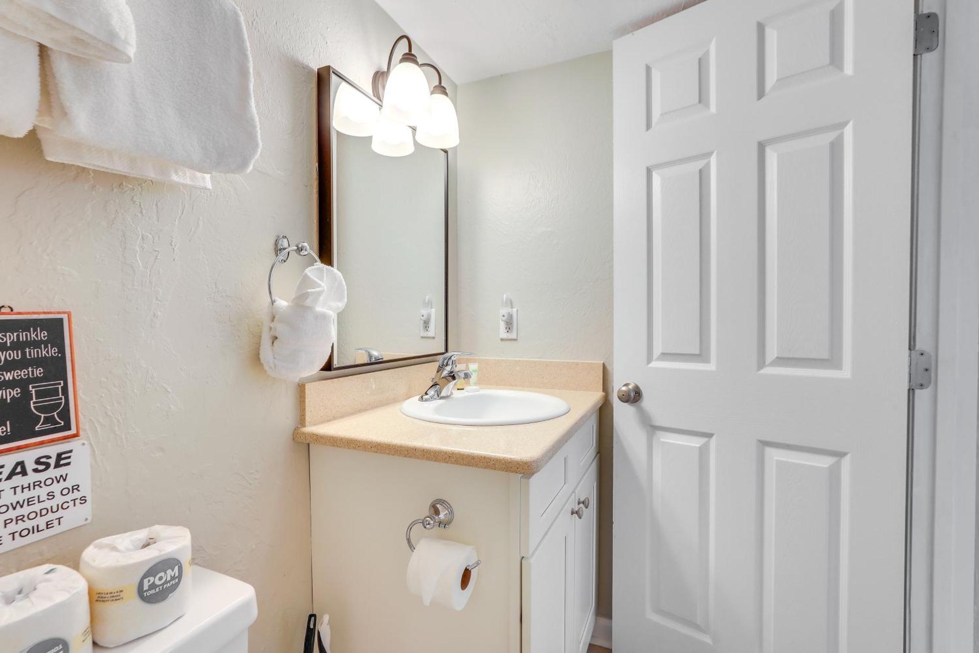 Gulf Getaway With Porch And Direct Access! Apartment *