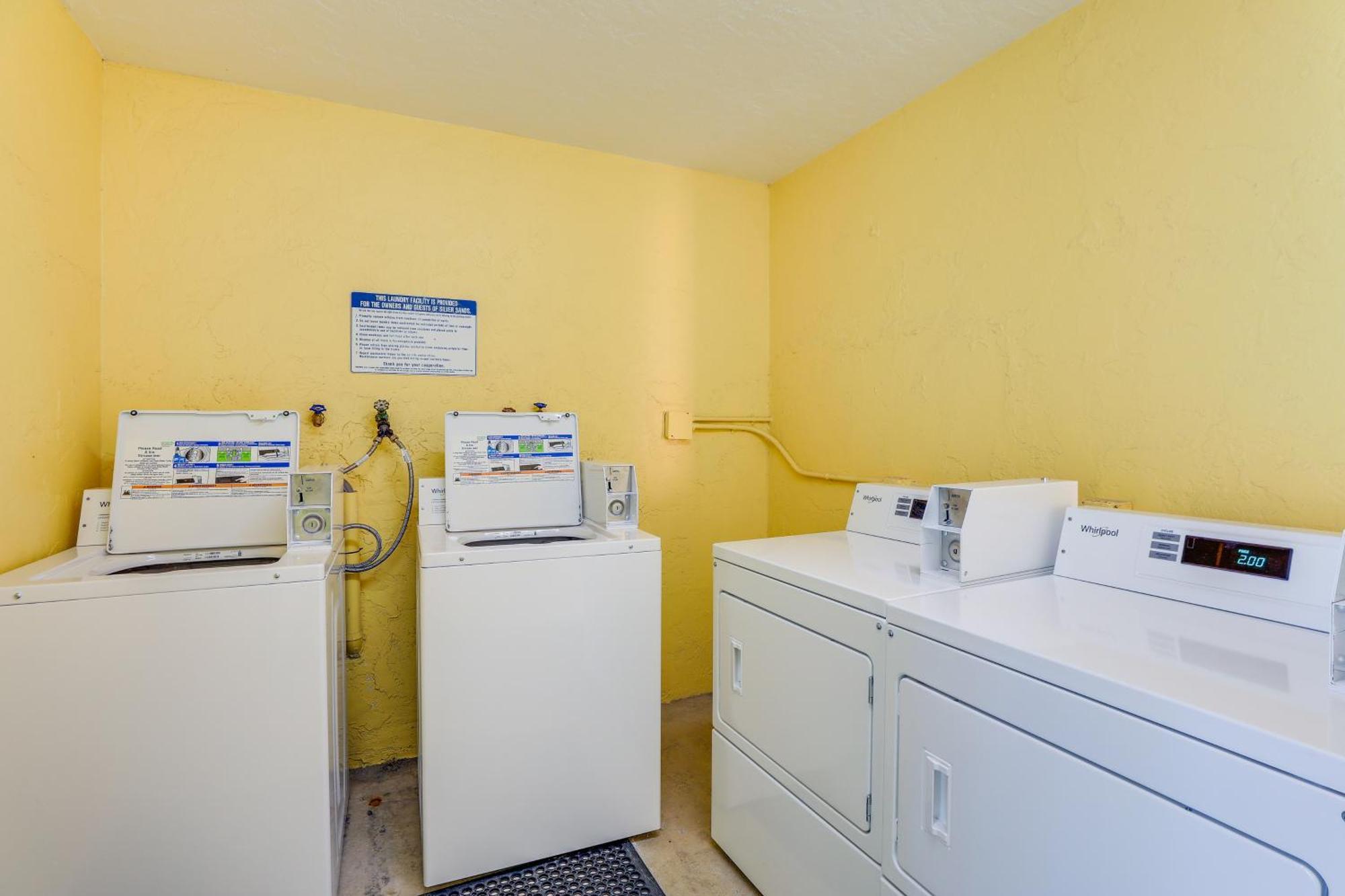 Apartment Gulf Getaway With Porch And Direct Access! Longboat Key