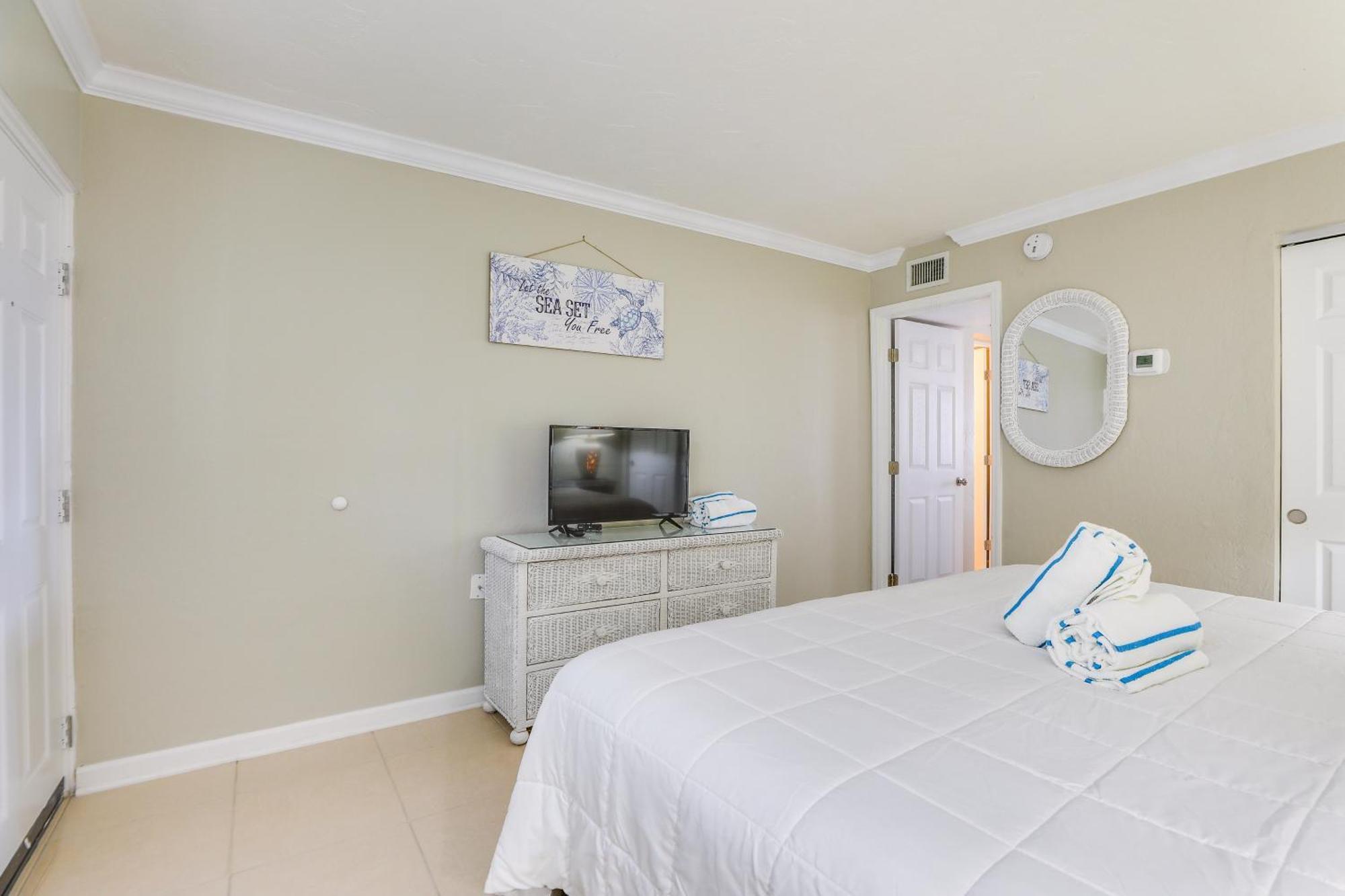 Gulf Getaway With Porch And Direct Access! *
