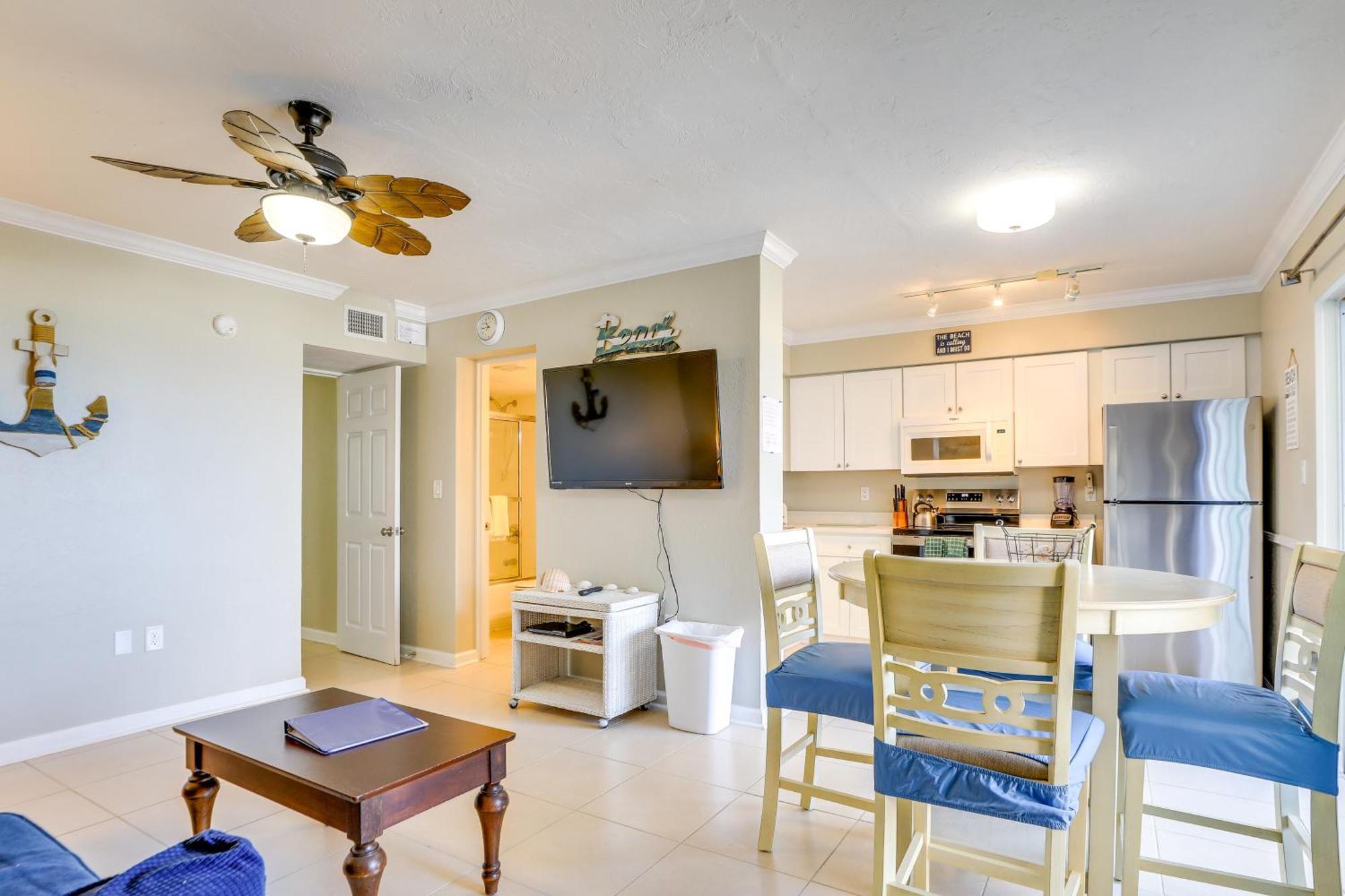 Gulf Getaway With Porch And Direct Access! Apartment