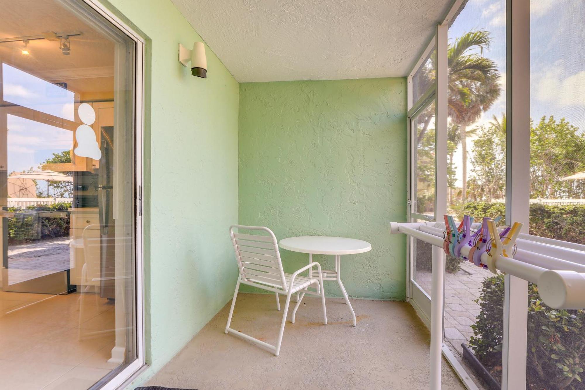 Apartment Gulf Getaway With Porch And Direct Access! Longboat Key