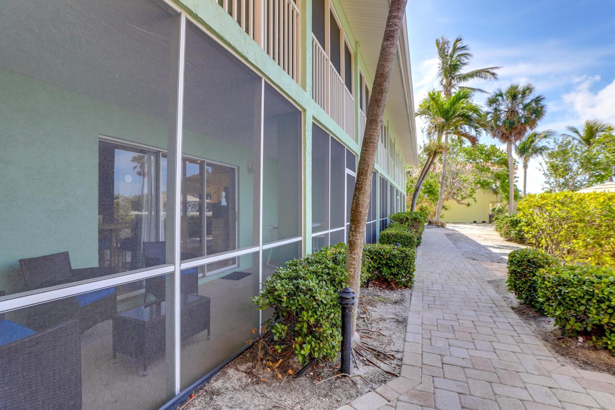 Apartment Gulf Getaway With Porch And Direct Access!