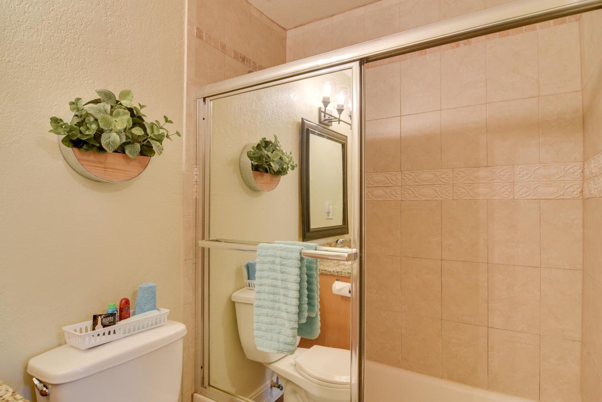 Apartment Escape About 4 Mi To Siesta Key Beach! *