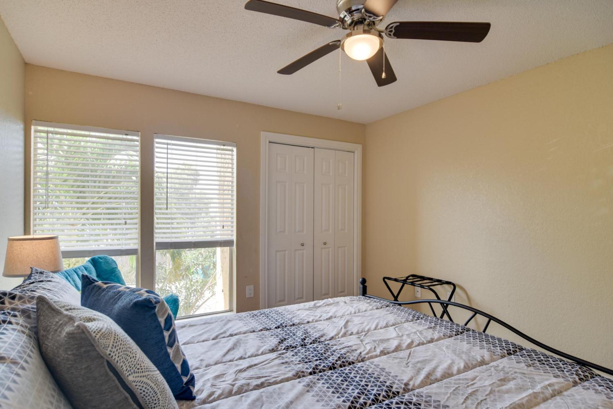 Escape About 4 Mi To Siesta Key Beach! *