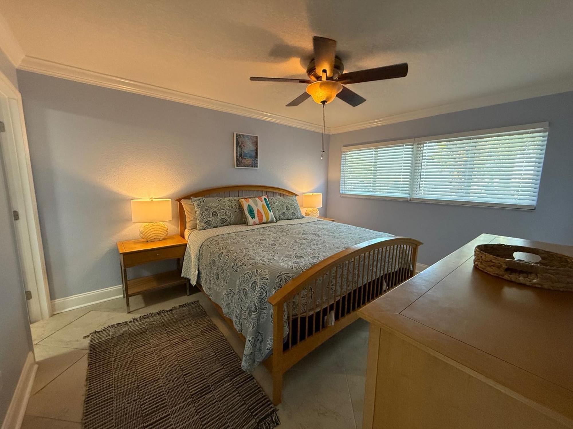 Treasure Island Beach, Fl Waterfront Located Steps Away From The Intracoastal Waterway Apartment *