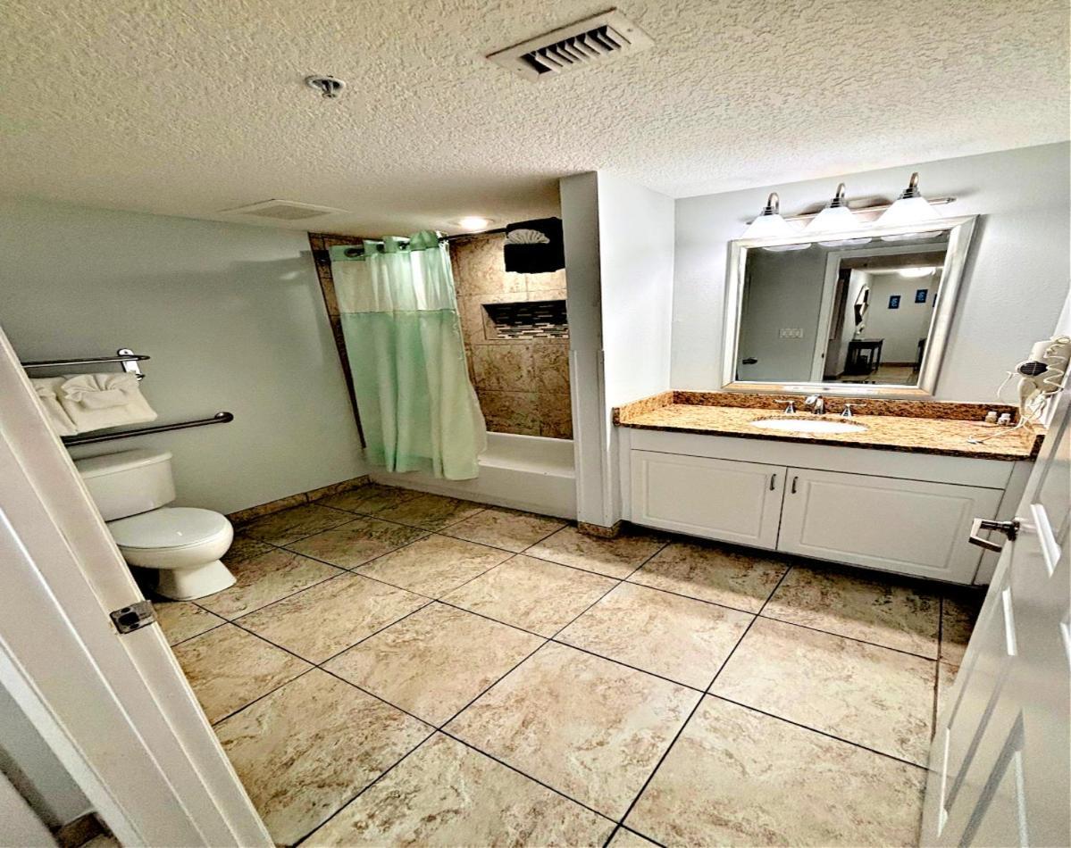 2 Bedroom Direct Oceanfront Wyndham Ocean Walk Daytona 2226-0 * Daytona Beach
