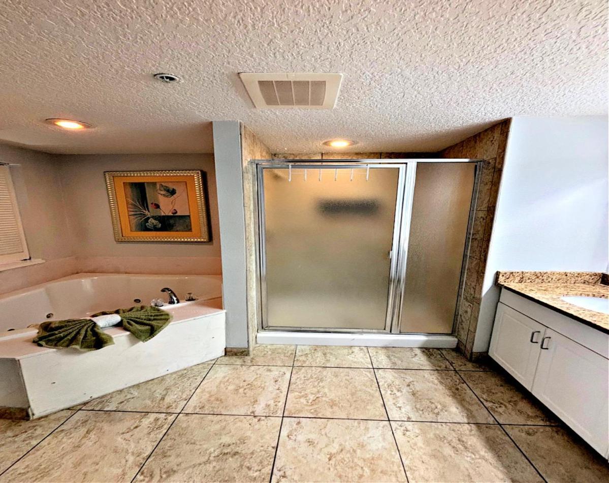 2 Bedroom Direct Oceanfront Wyndham Ocean Walk - Daytona Funland 2226 Apartment Daytona Beach