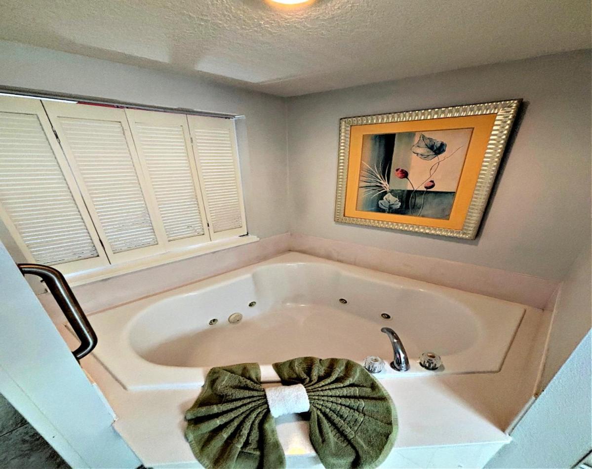 2 Bedroom Direct Oceanfront Wyndham Ocean Walk - Daytona Funland 2226 Daytona Beach