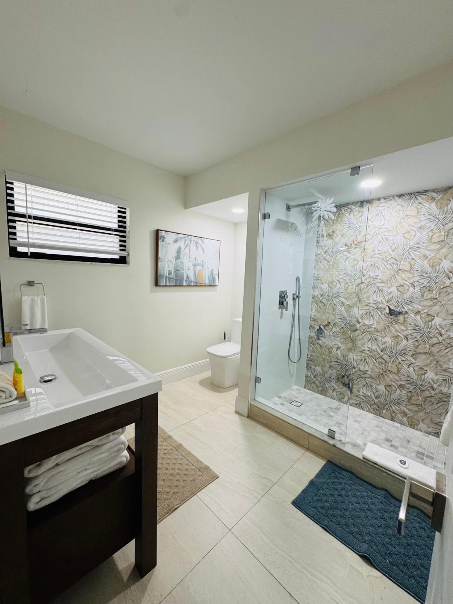 Melbourne & Surf Club Hotel 5*