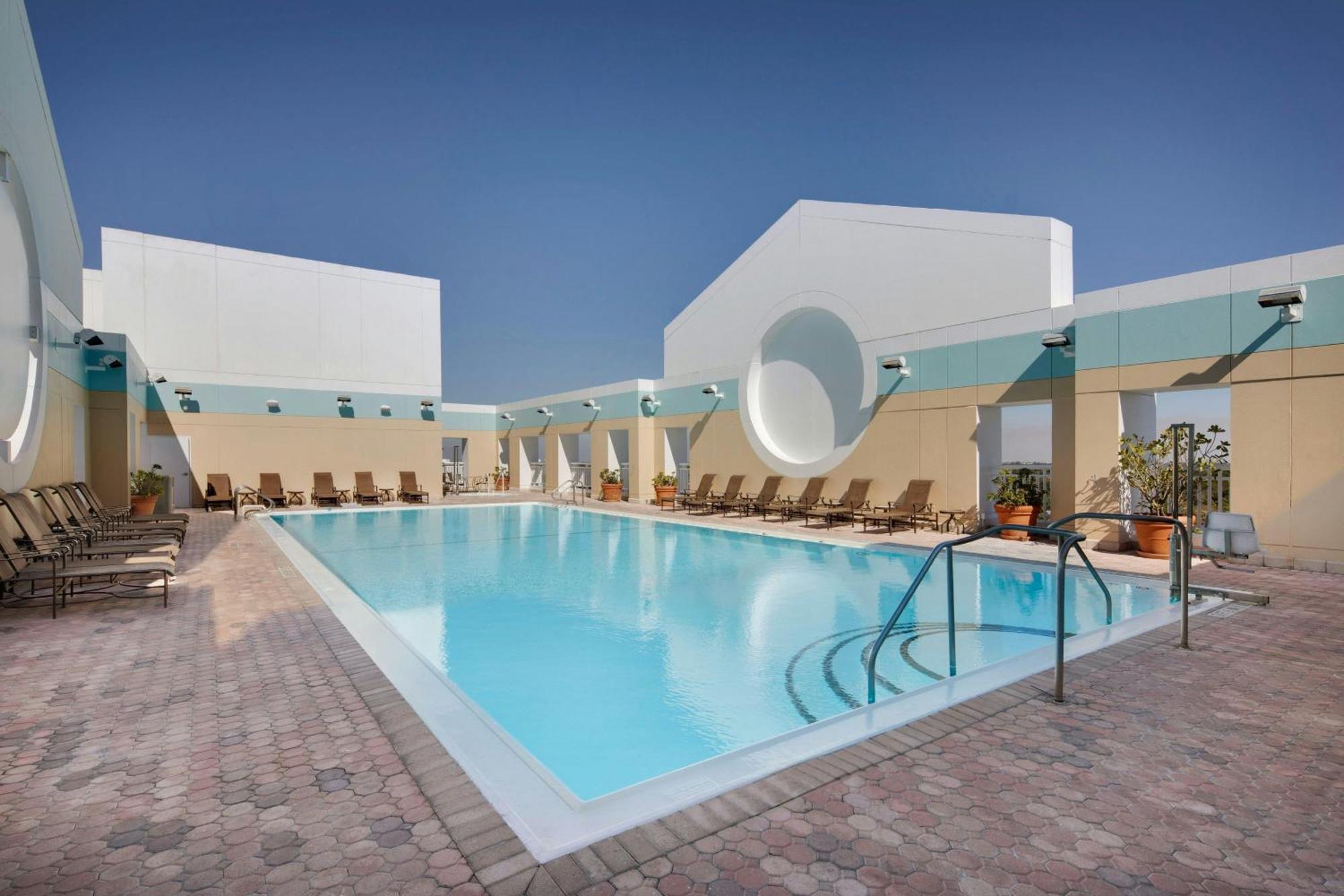 Sheraton Lauderdale West Hotel 4*