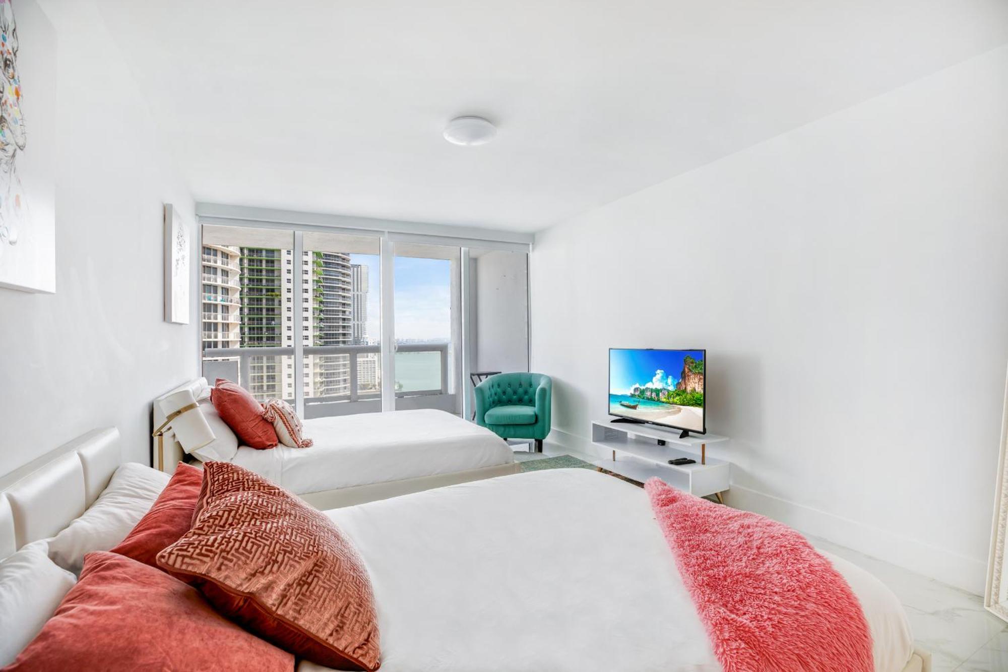 Apartment 4 Bedroom With Stunning Balcony View Miami