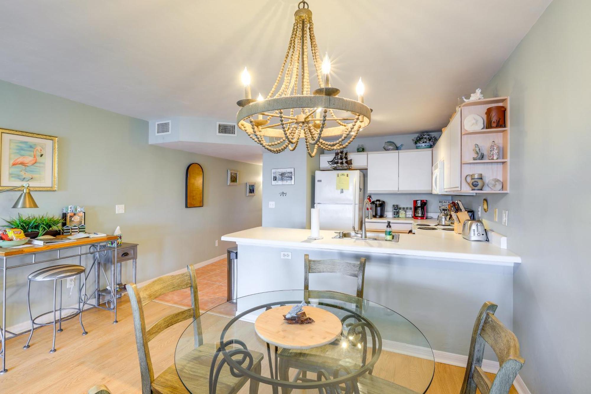 Charming Direct Access Apartment Cedar Key
