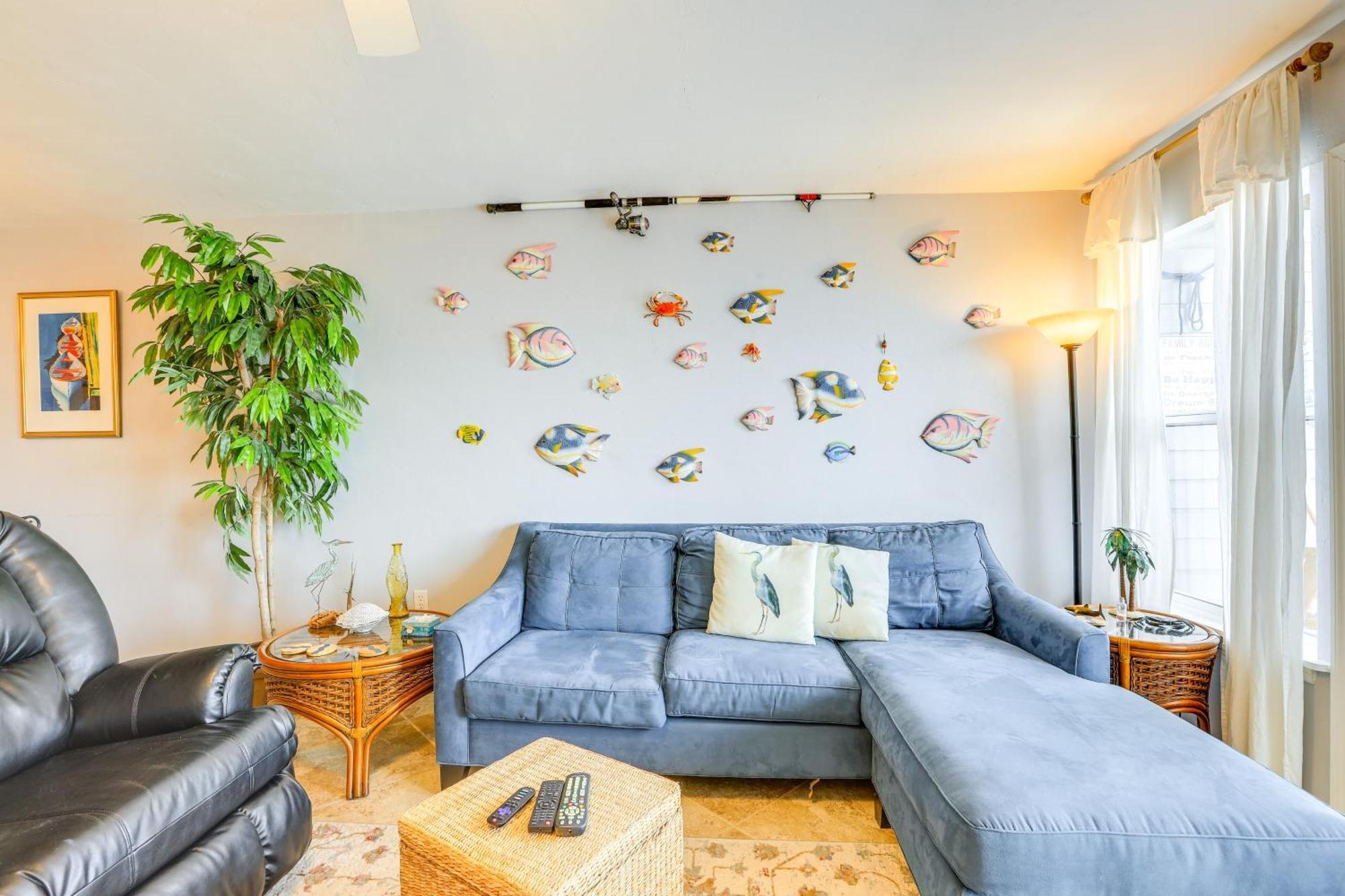 Beachfront Retreat With Pool Access! Apartment