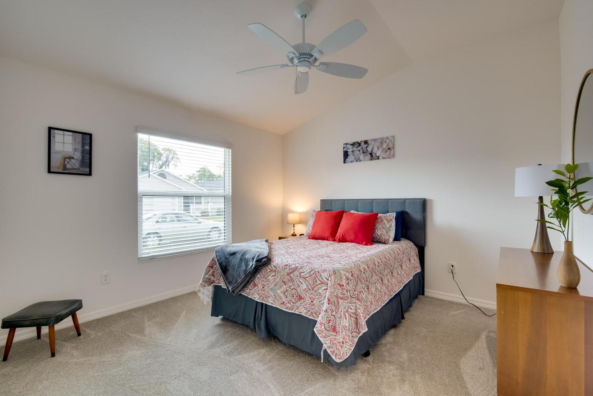 Sun-soaked Retreat In With Grill!