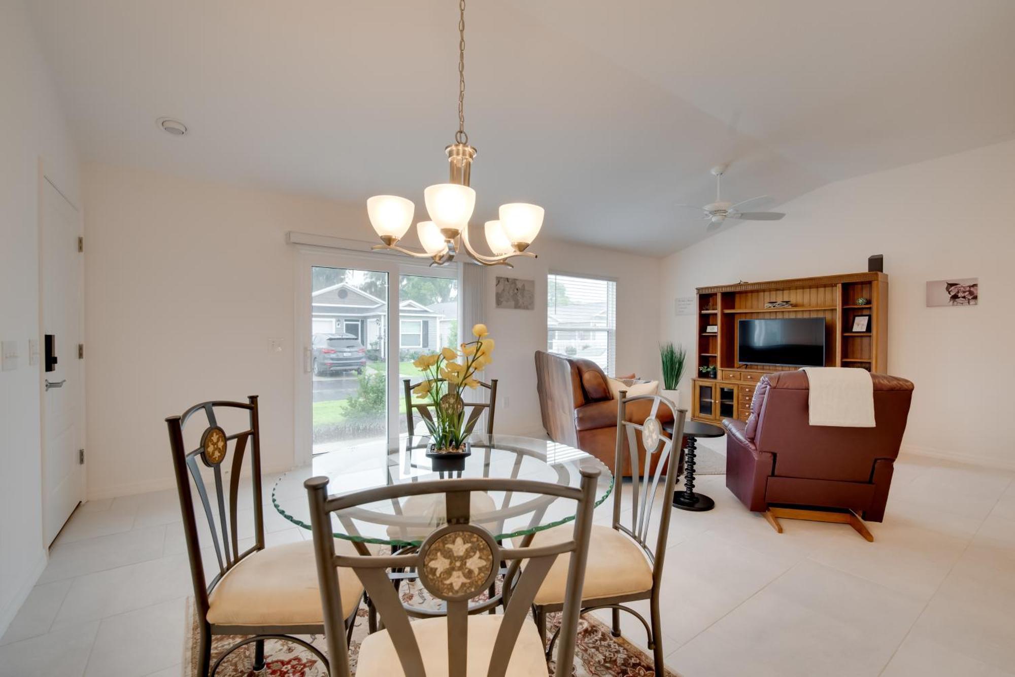 Sun-soaked Retreat In With Grill! The Villages