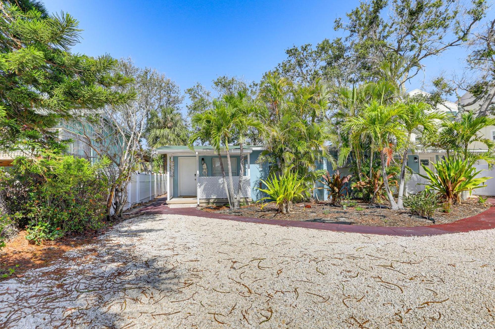 Indian Rocks Duplex, Close To Beaches! Apartment *