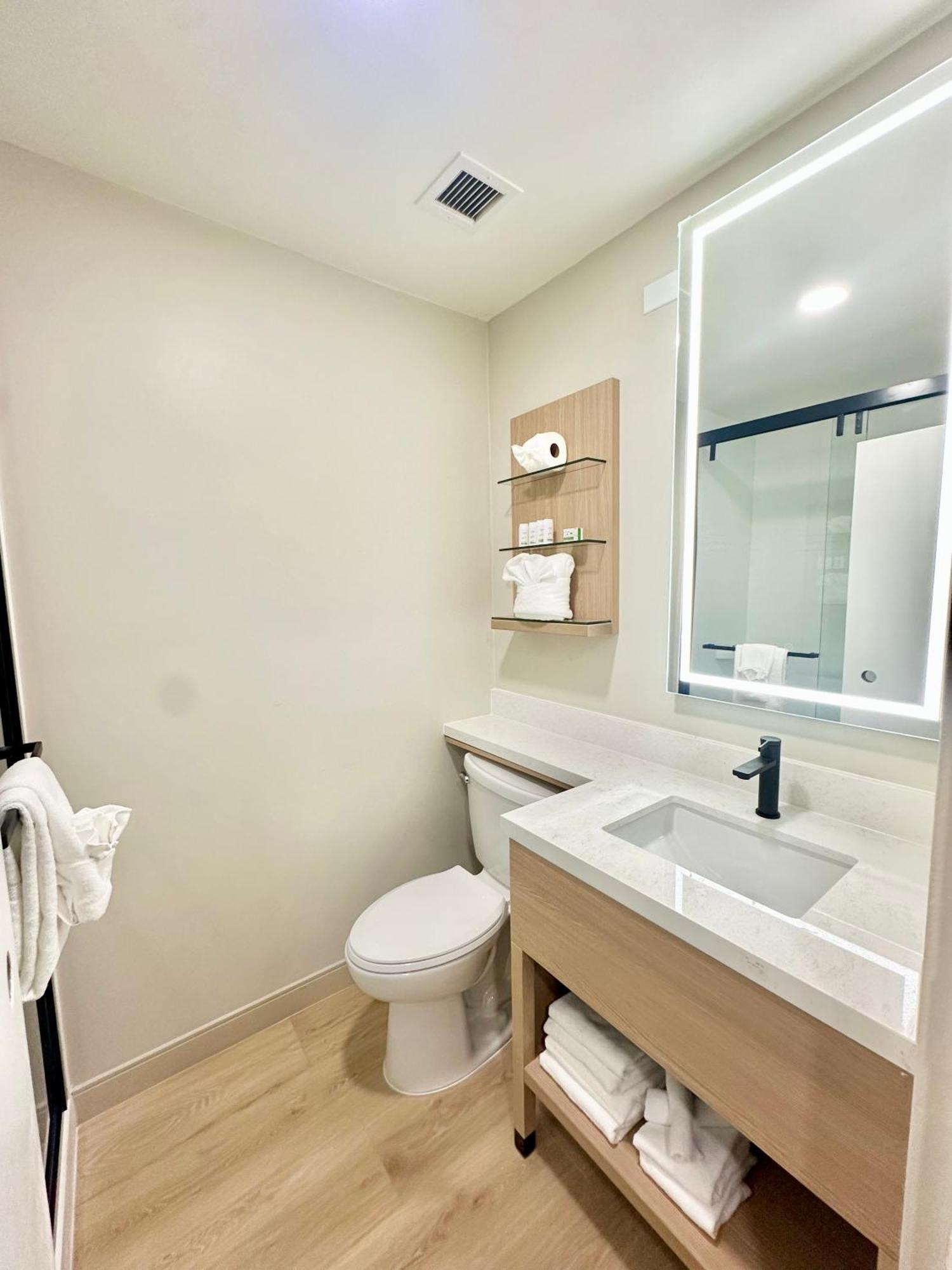 Ramada By Wyndham Orlando South Hotel