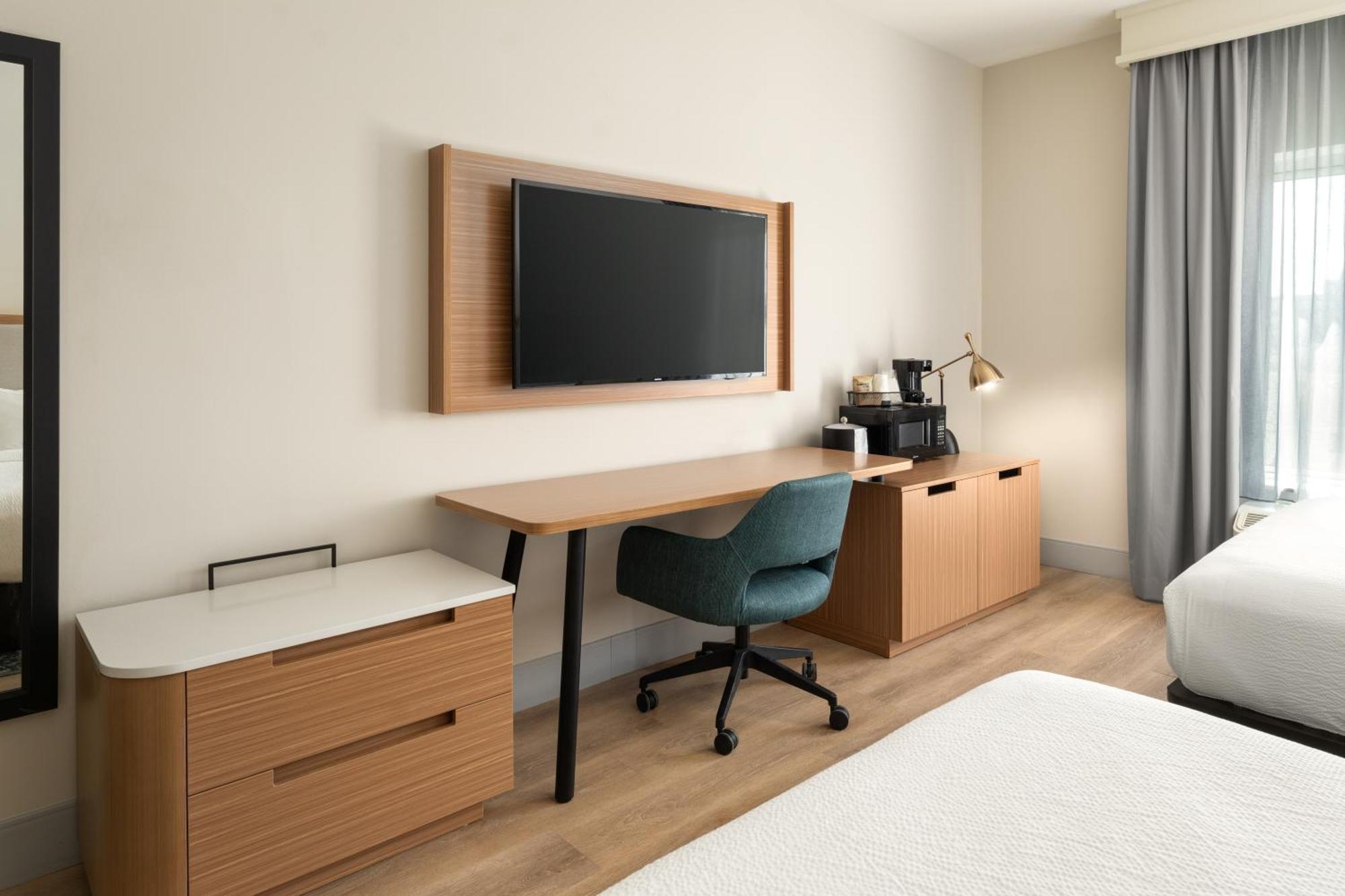 Hotel Fairfield & Butler Boulevard 3*
